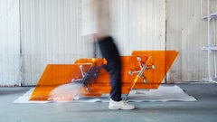 Banc de déplacement, acier inoxydable et acrylique, par Cometabolism Studio