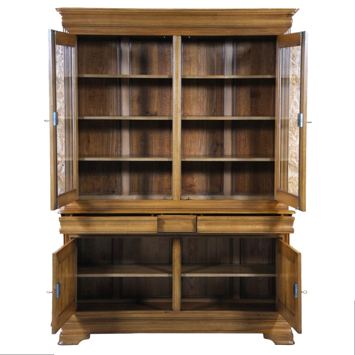 Hand-Crafted Display 2-door 2-body bookcase, French Louis-Philippe style in solid oak For Sale