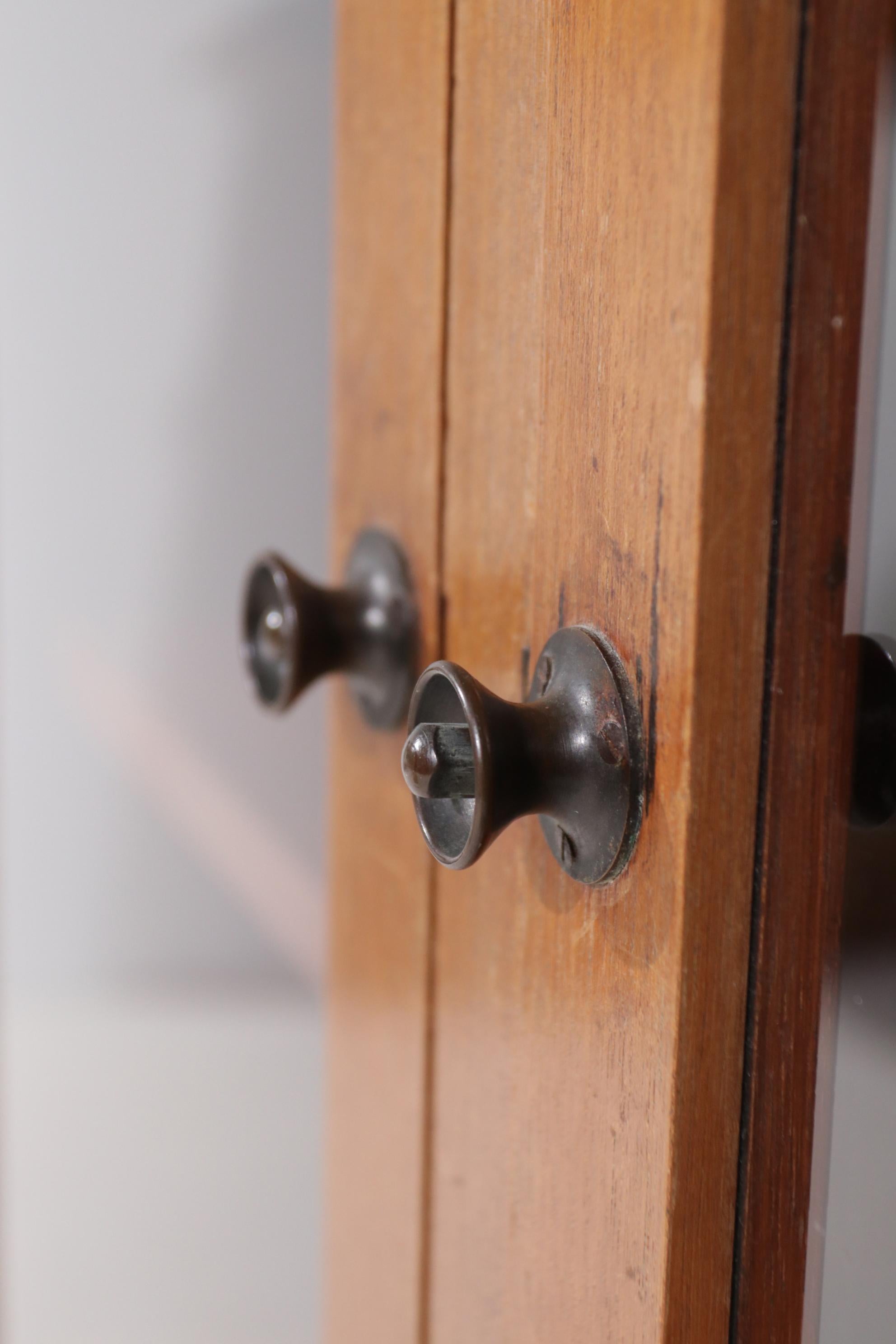 Display Cabinet / Bookcase Sleek Design, 1960's In Good Condition In Boven Leeuwen, NL