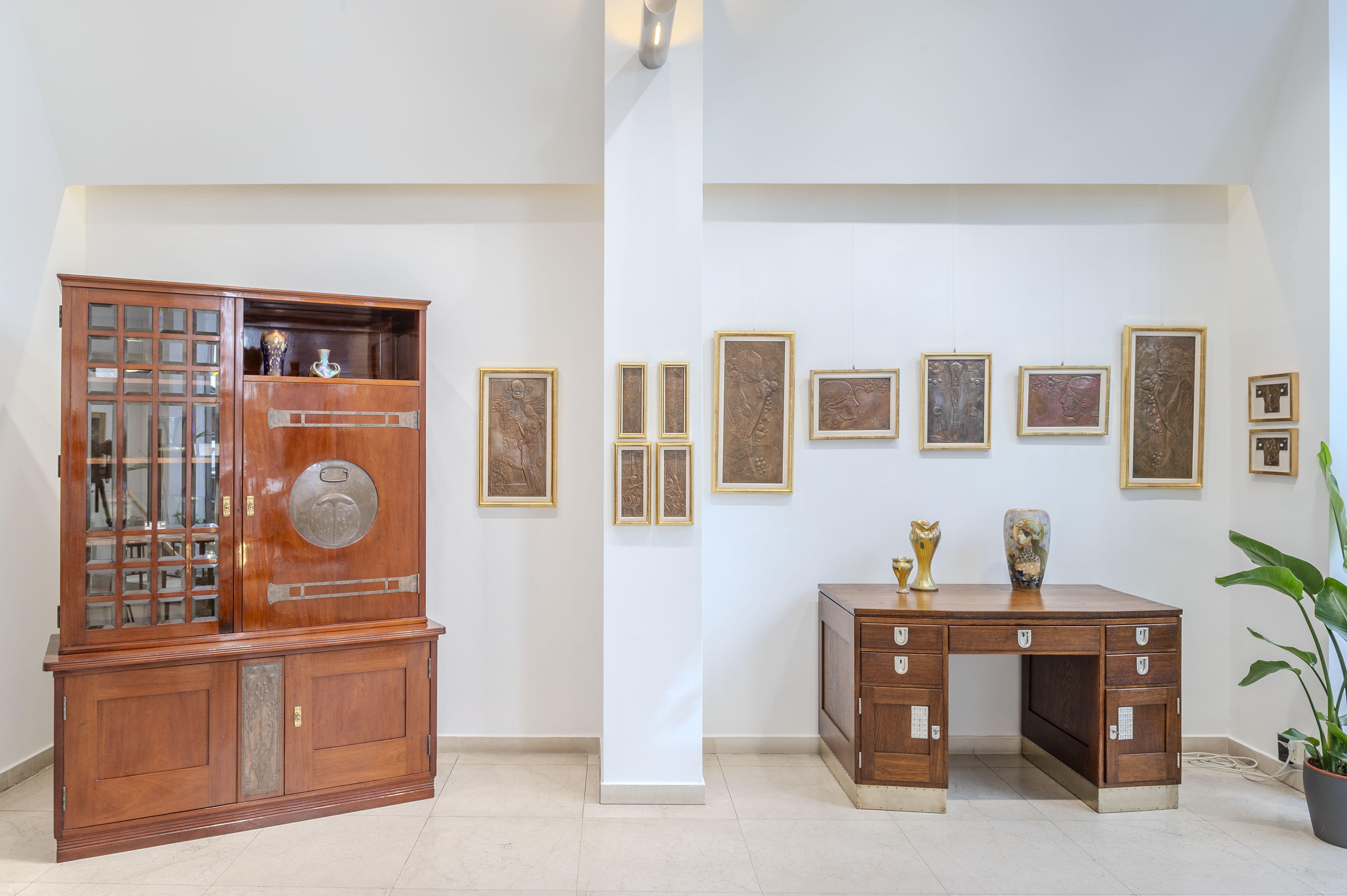 Display Cabinet Copper Fittings by Georg Klimt ca. 1900 Jugendstil Furniture 2