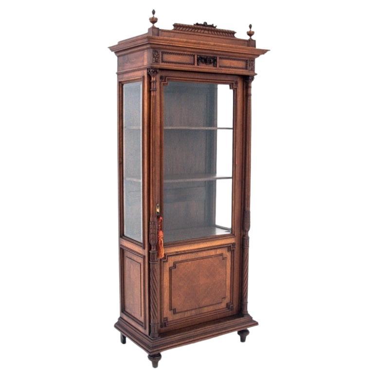 Vitrine, France, vers 1890. Après la rénovation.