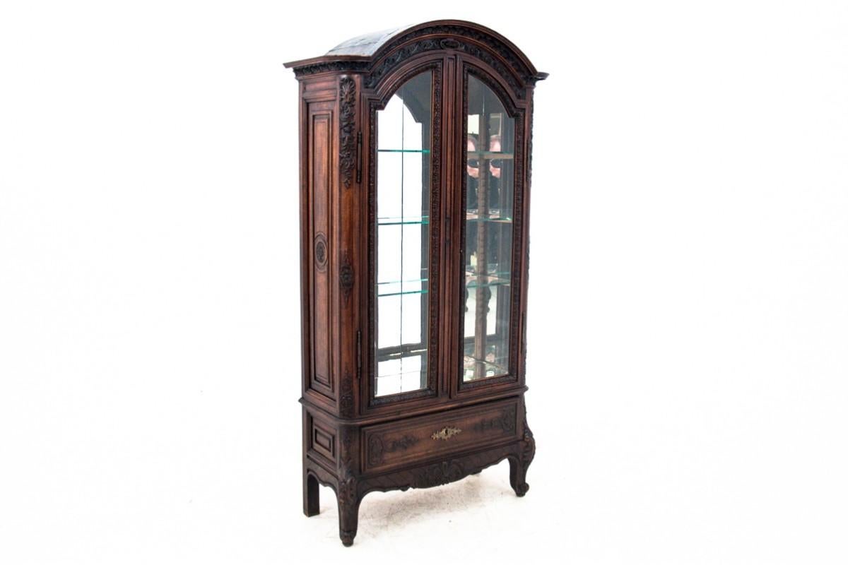 Display cabinet, France, circa 1890.

Very good condition.

Wood: oak

dimensions: width 91 cm x height 176 cm x depth 38 cm
