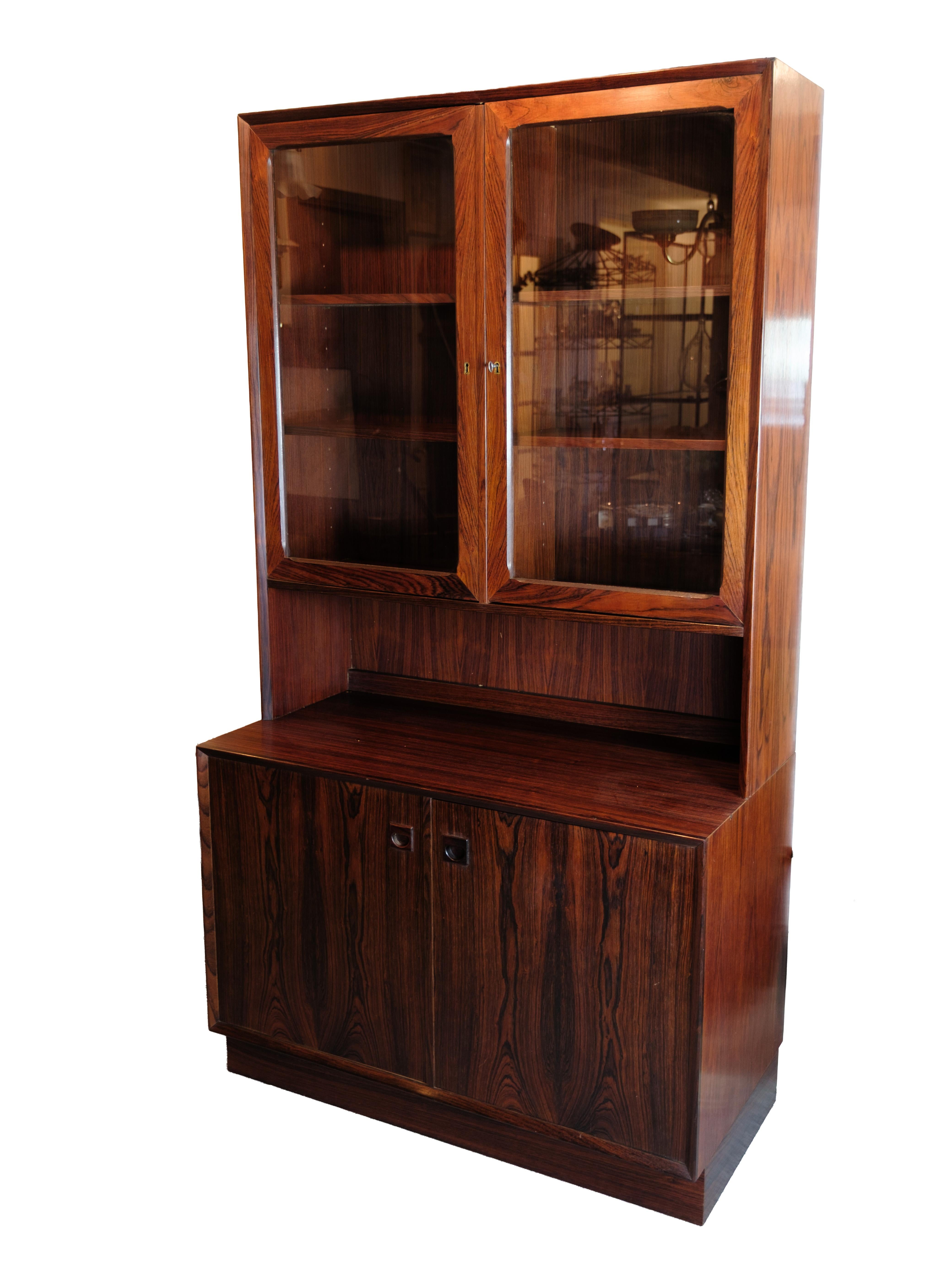 Display cabinet in rosewood designed by Erik Brouer in the 1960s and manufactured by Brouer Møbelfabrik. The cabinet has an upper cabinet with glass doors and a lower cabinet with wooden doors.

The cabinet is made of rosewood with prominent grain.