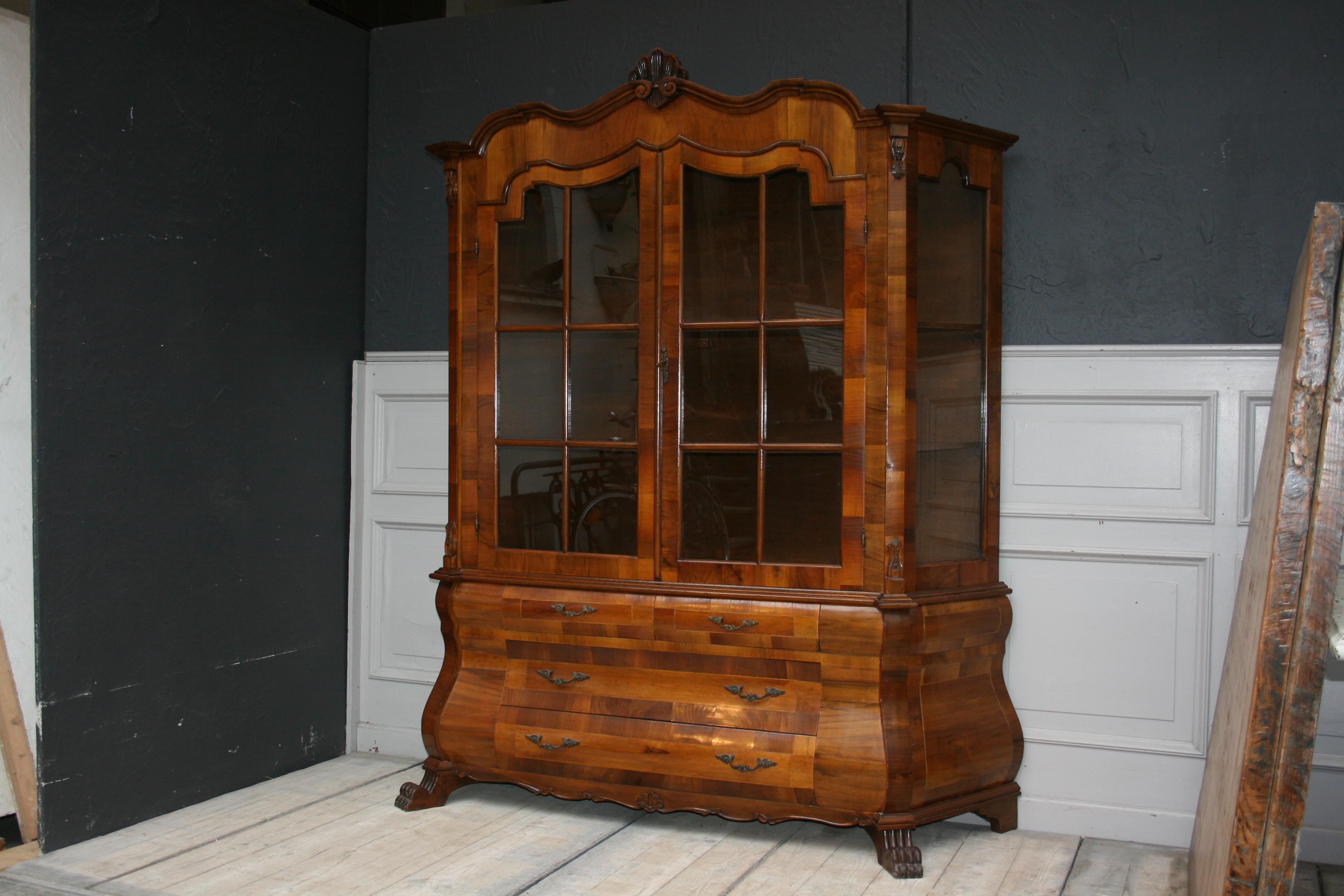 Display Cabinet in Walnut Veneer, Dutch Baroque Style, 20th Century 1