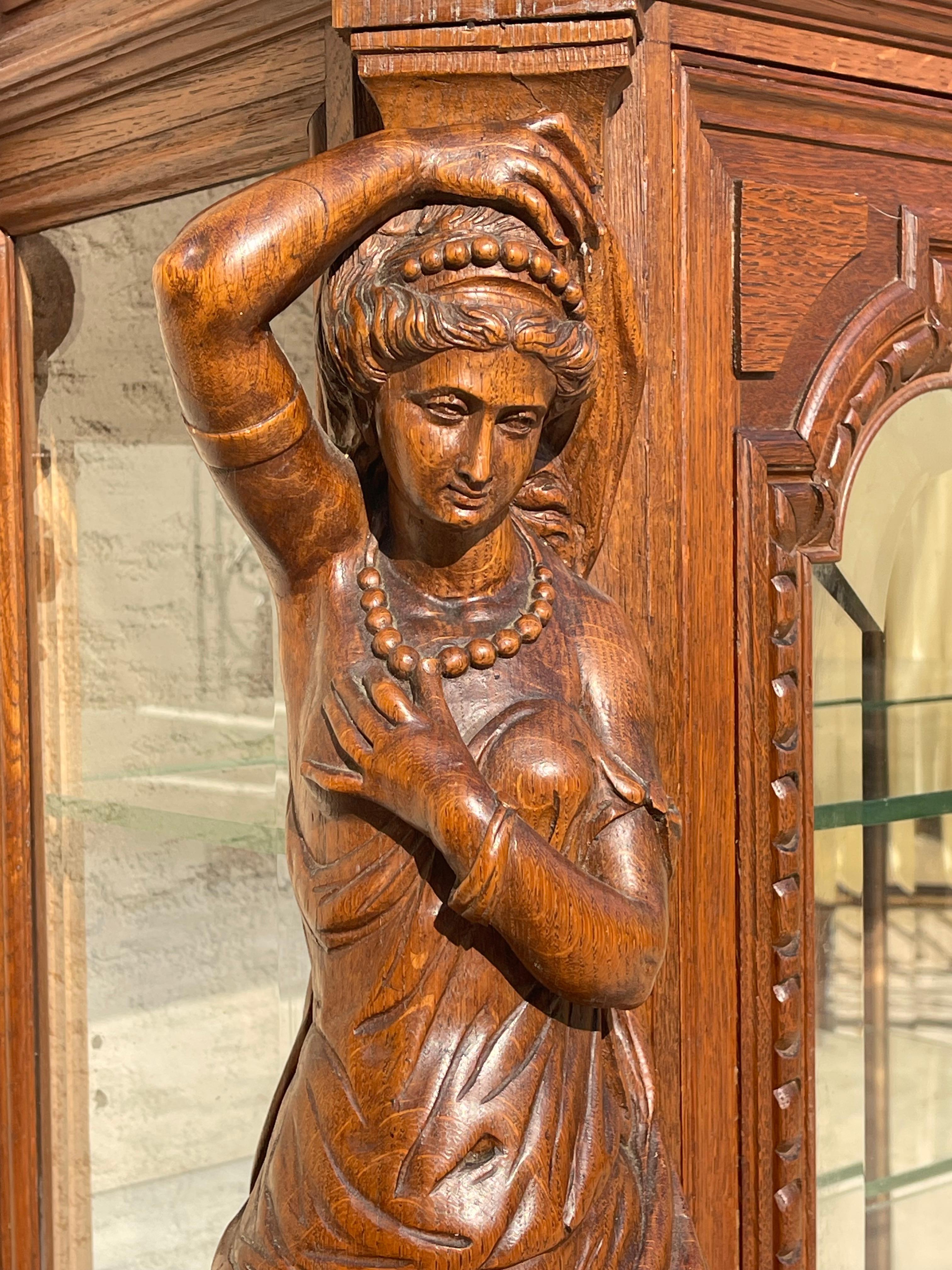 Display Cabinet / Renaissance Style Oak Vitrine For Sale 3