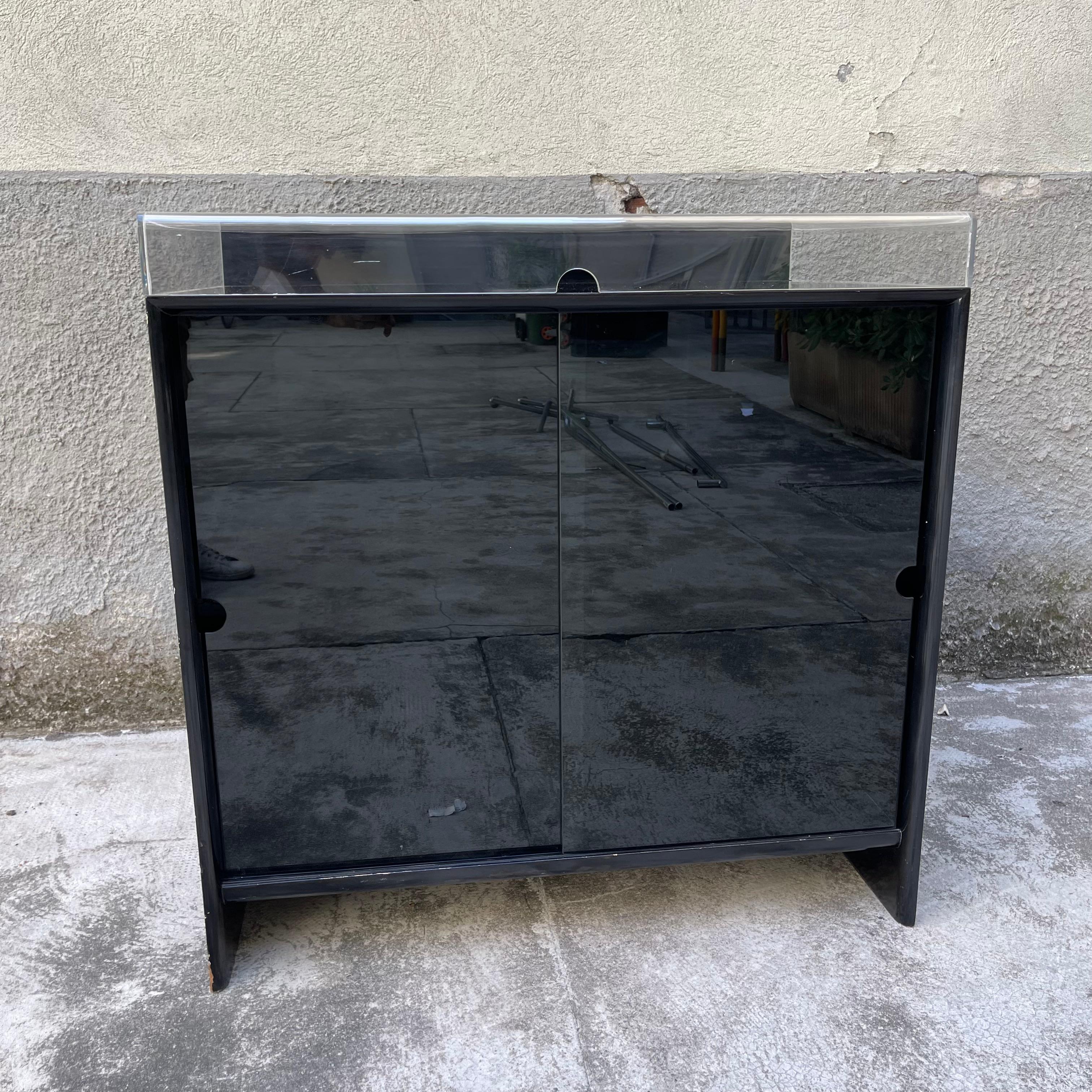 Display Cabinets in Black Lacquered Wood and Top in Acrylic Glass, Italy, 1970s For Sale 8