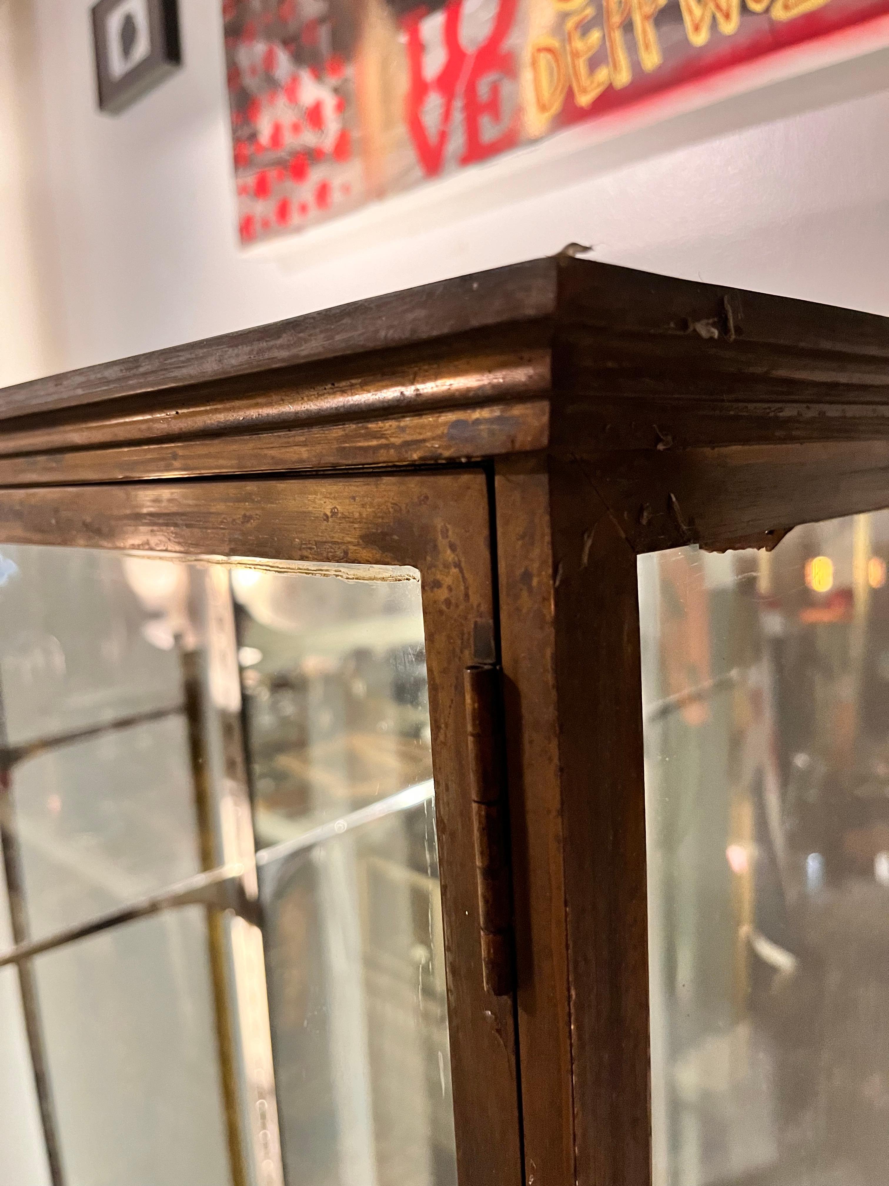 Vetrine Vitrine con cornice in bronzo in vendita 2