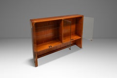 Vitrine / Dessus d'armoire en teck avec étagères réglables A.I.C., C. A.C.