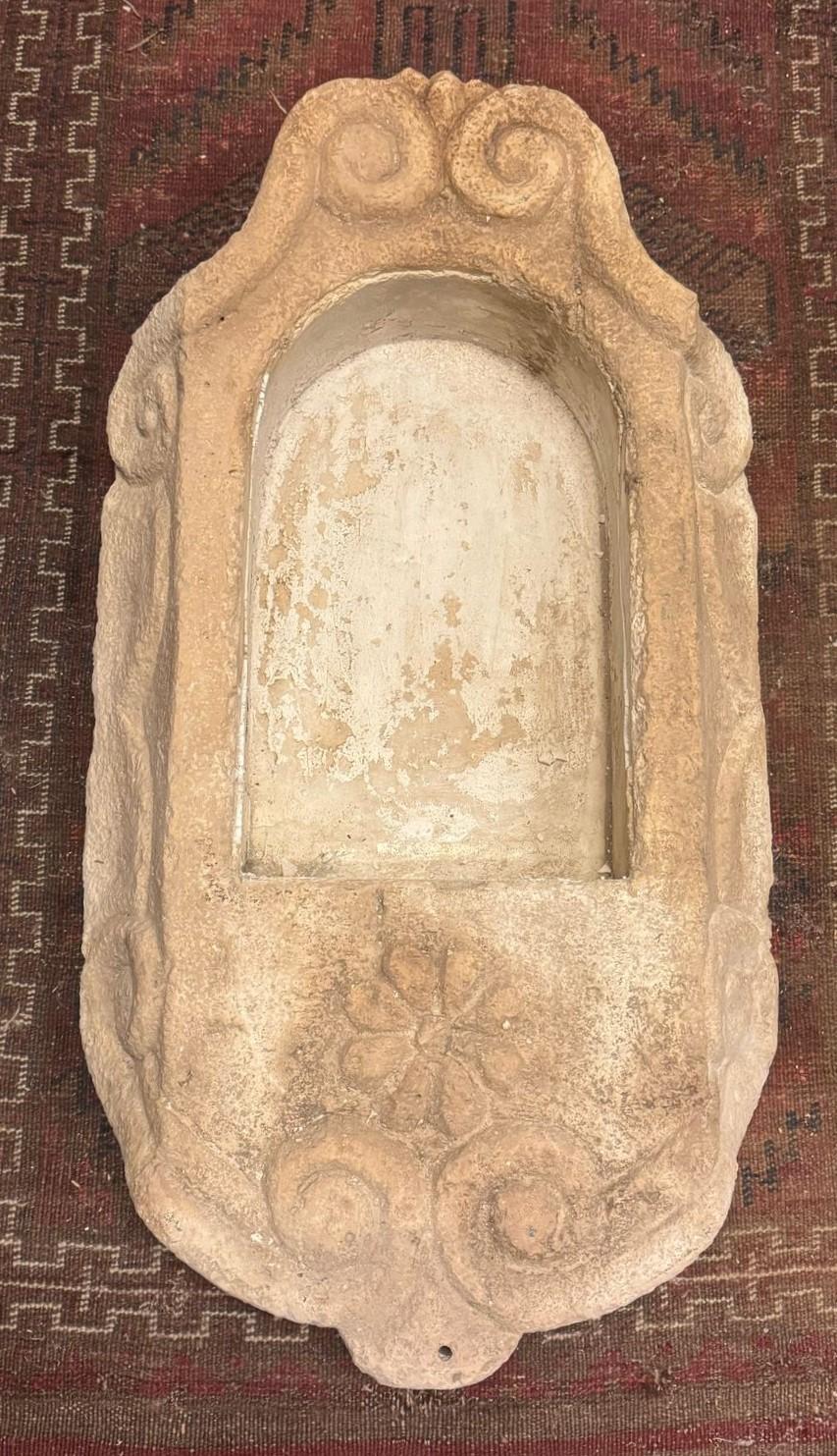 Vitrina, nicho de pared de piedra tallada, Italia Italiano en venta