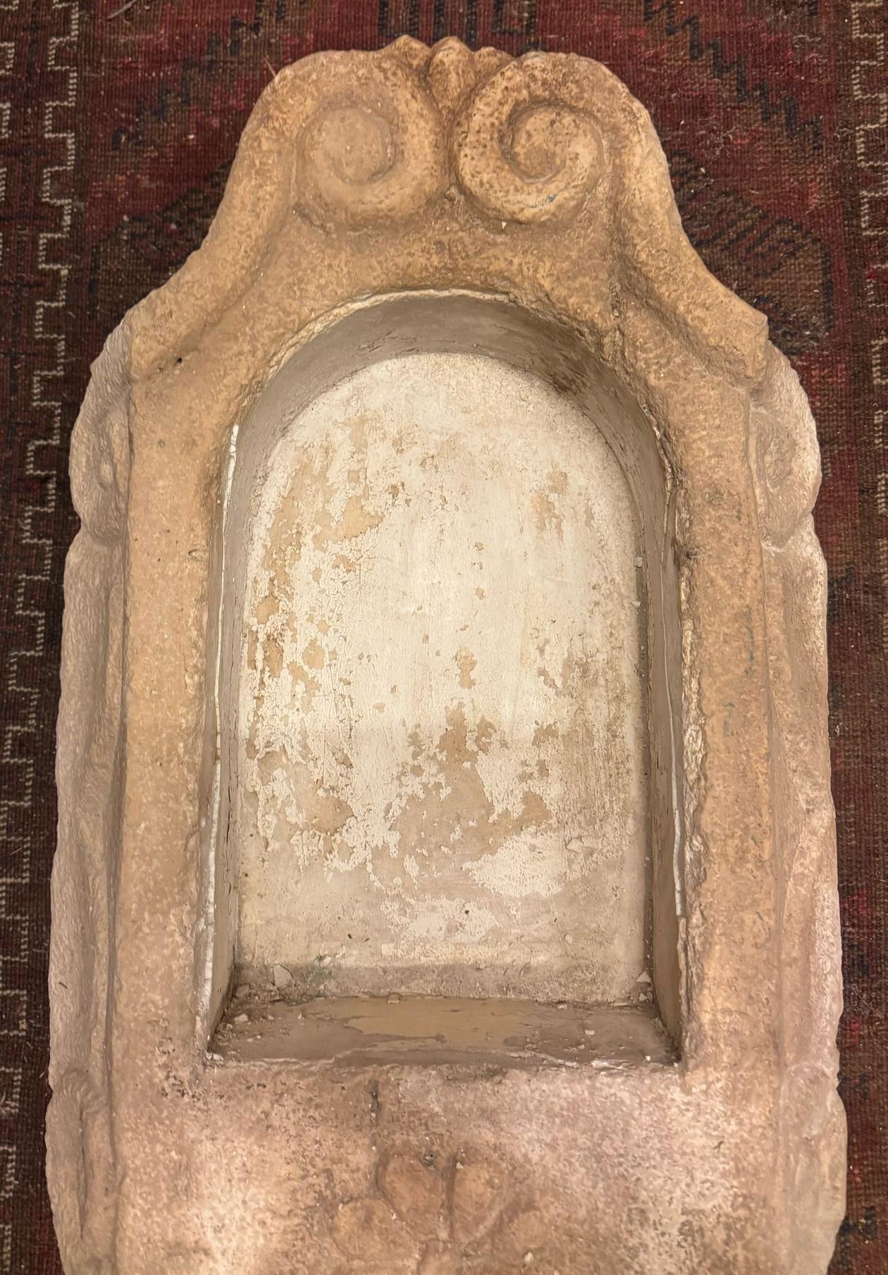 Vitrina, nicho de pared de piedra tallada, Italia en Bueno estado para la venta en Cuneo, Italy (CN)