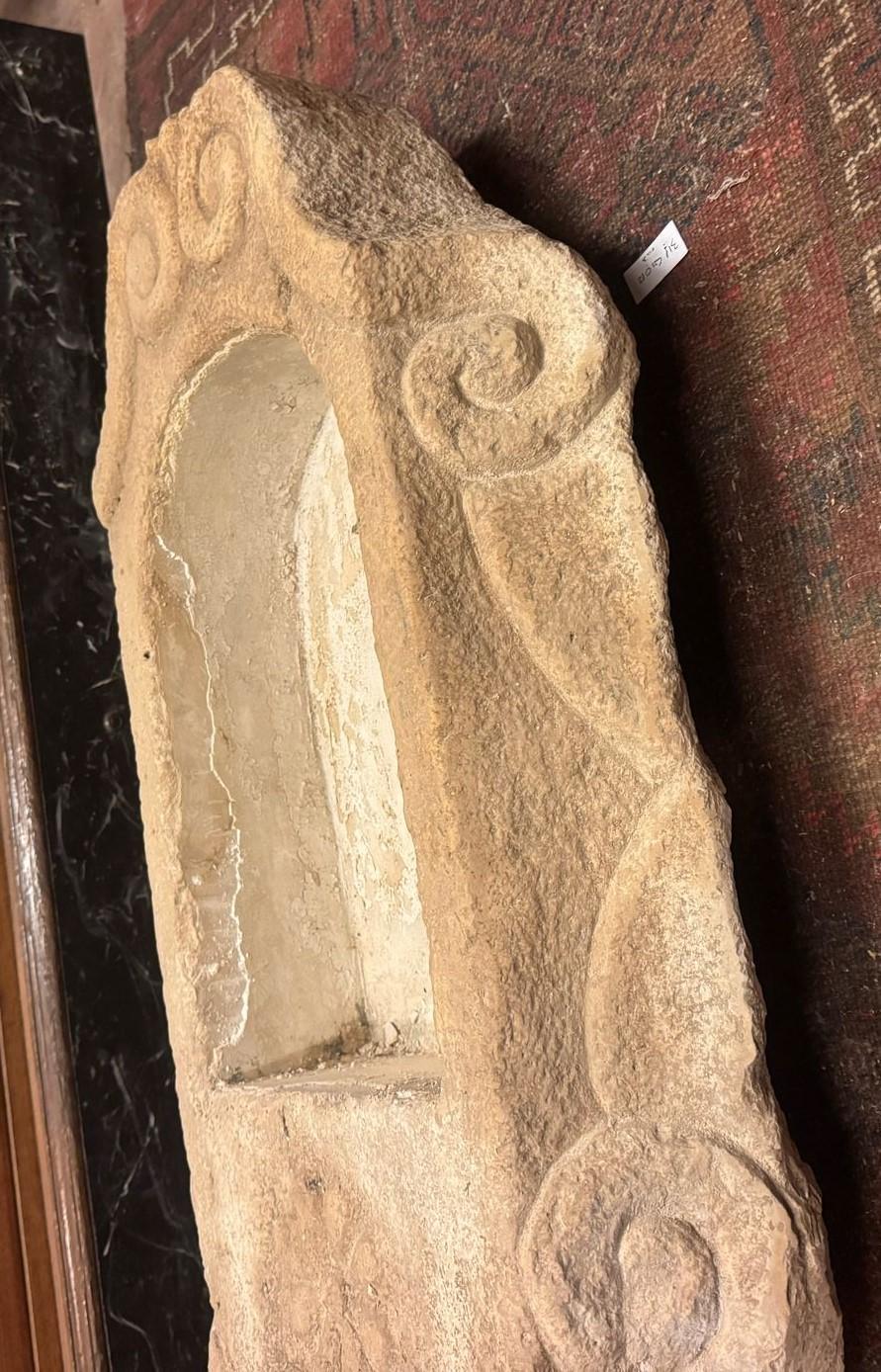 Vitrina, nicho de pared de piedra tallada, Italia siglo XVIII y antes en venta