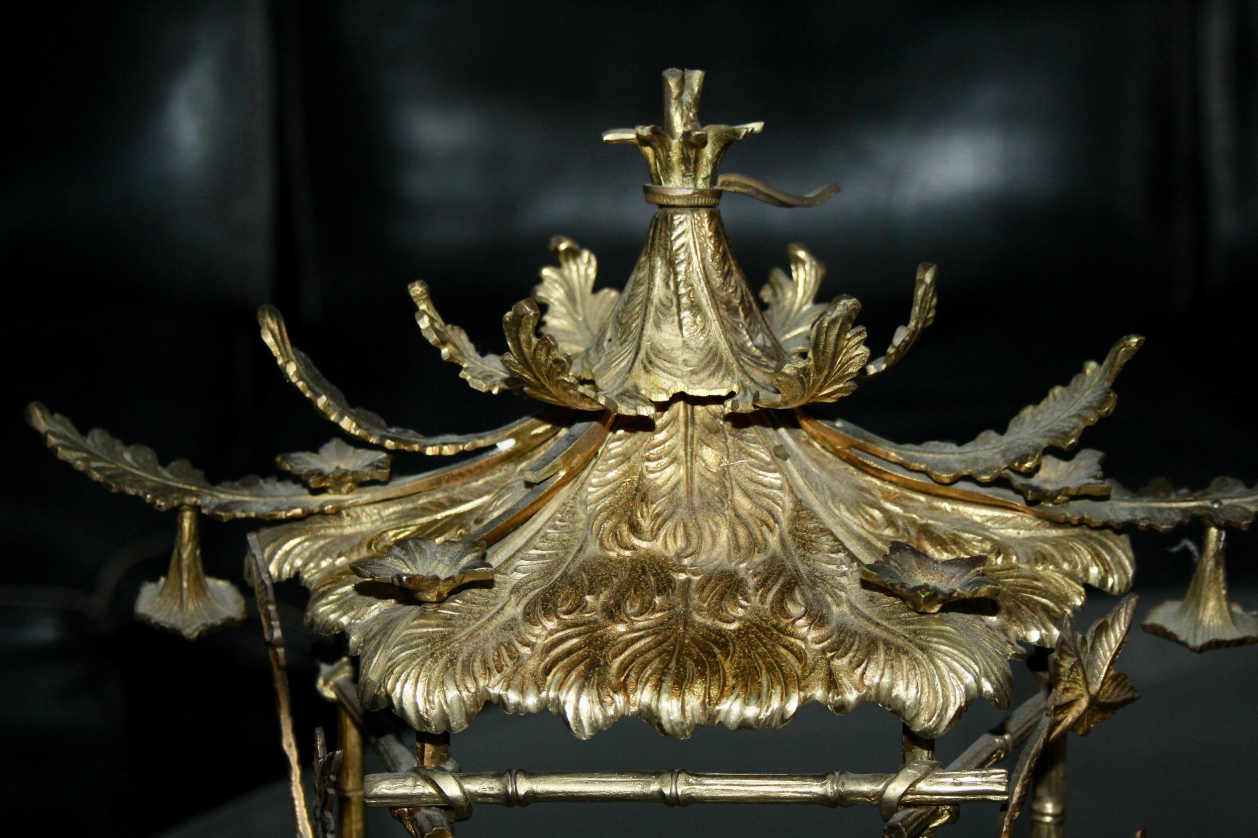 Mid-20th Century display case for objects in brass, bamboo style and alabaster For Sale