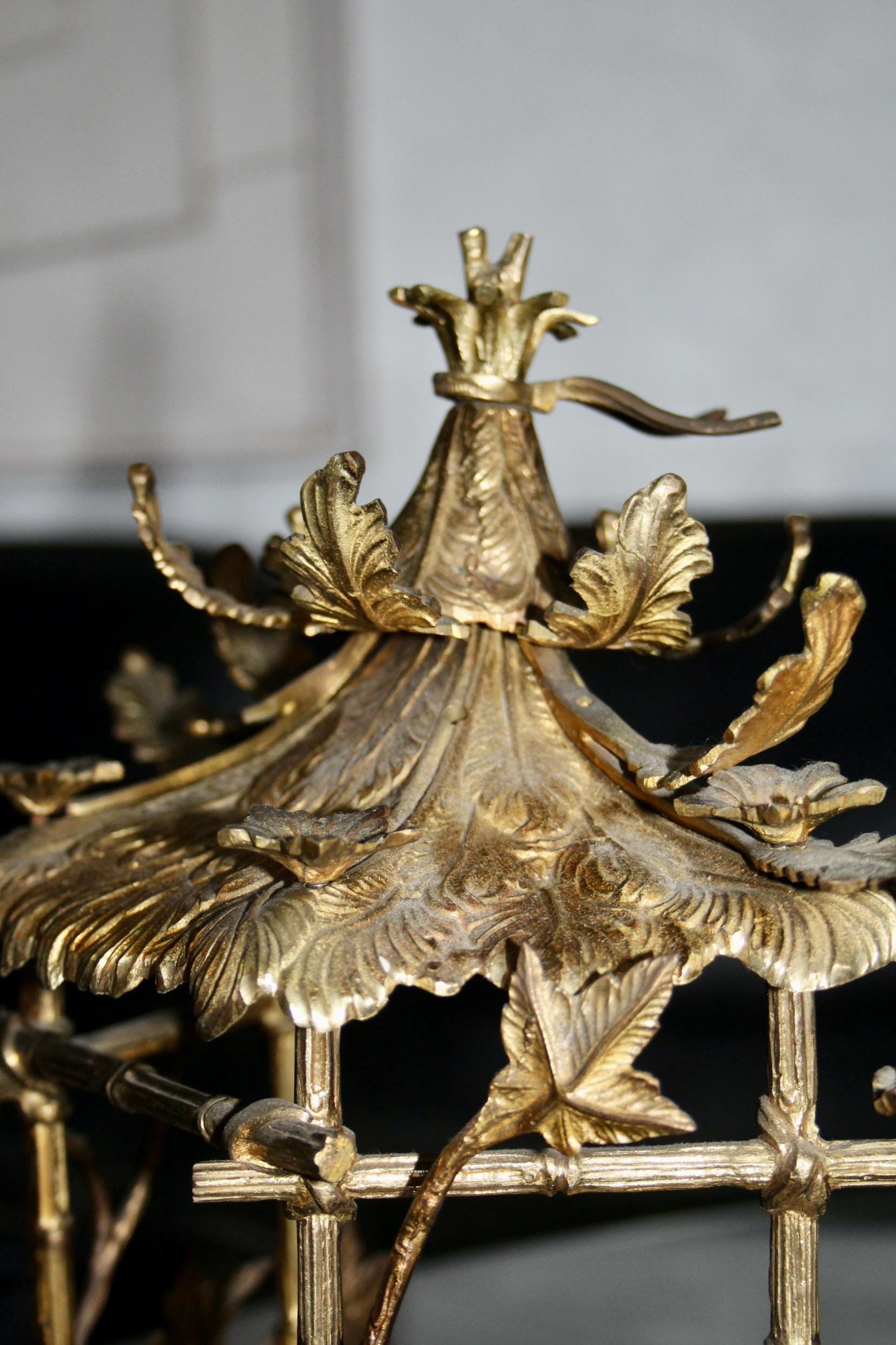 display case for objects in brass, bamboo style and alabaster For Sale 1