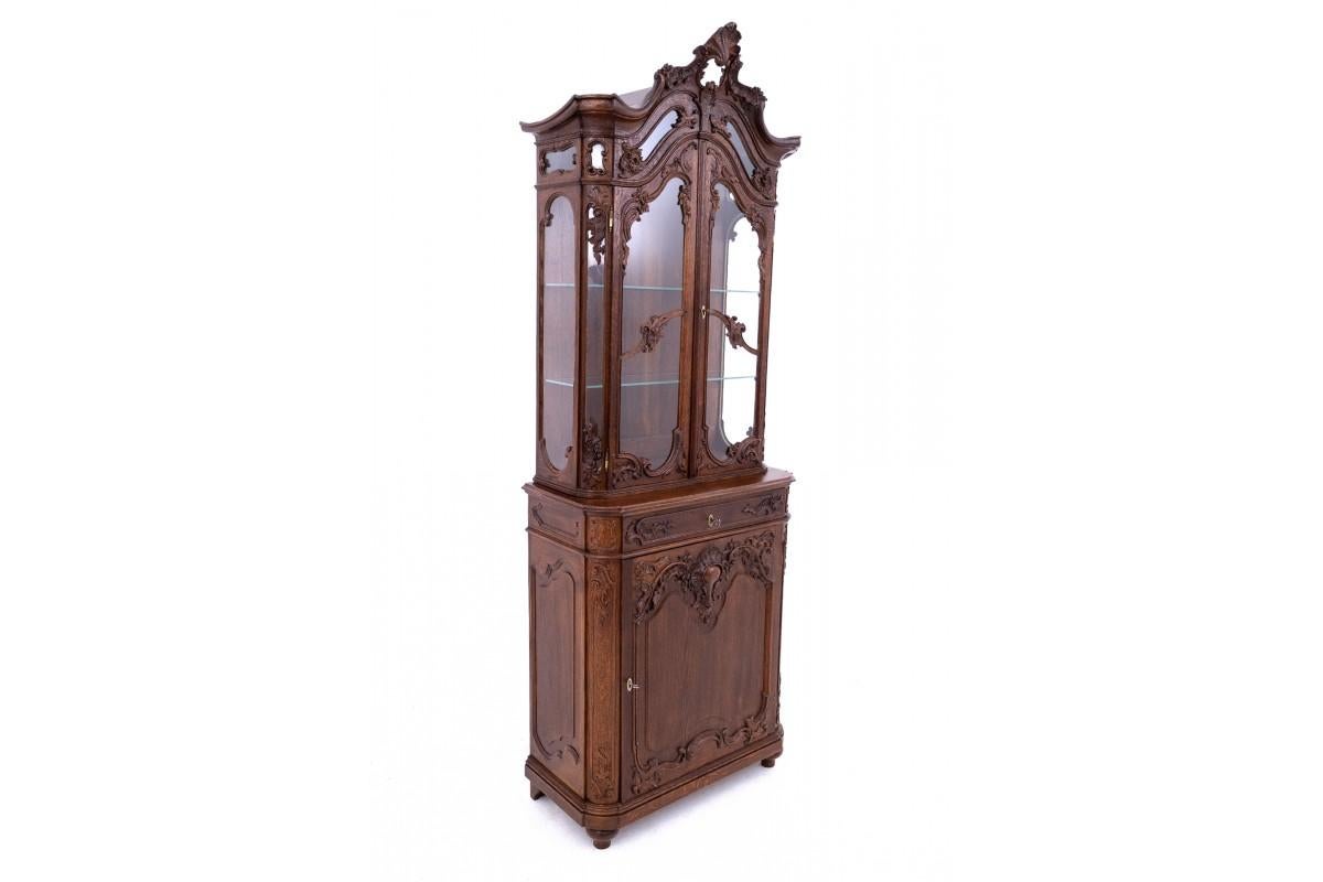 Historische Stätte aus dem späten 19. Jahrhundert, Frankreich.

Die Möbel sind nach einer professionellen Renovierung in einem sehr guten Zustand.

Abmessungen: Höhe 230 cm / Breite 84 cm / Tiefe 40 cm
