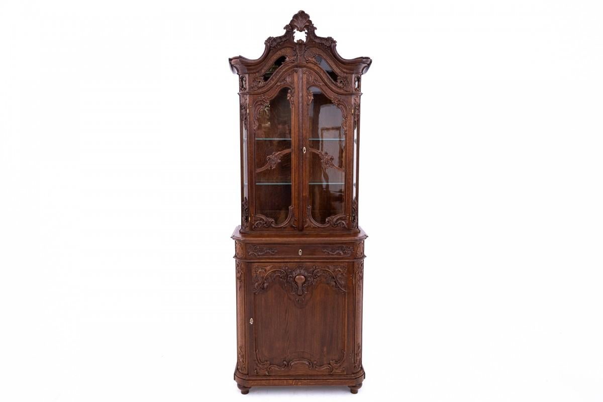 Historic site from the late 19th century, France.

The furniture is in very good condition, after professional renovation.

Dimensions: height 230 cm / width 84 cm / depth 40 cm