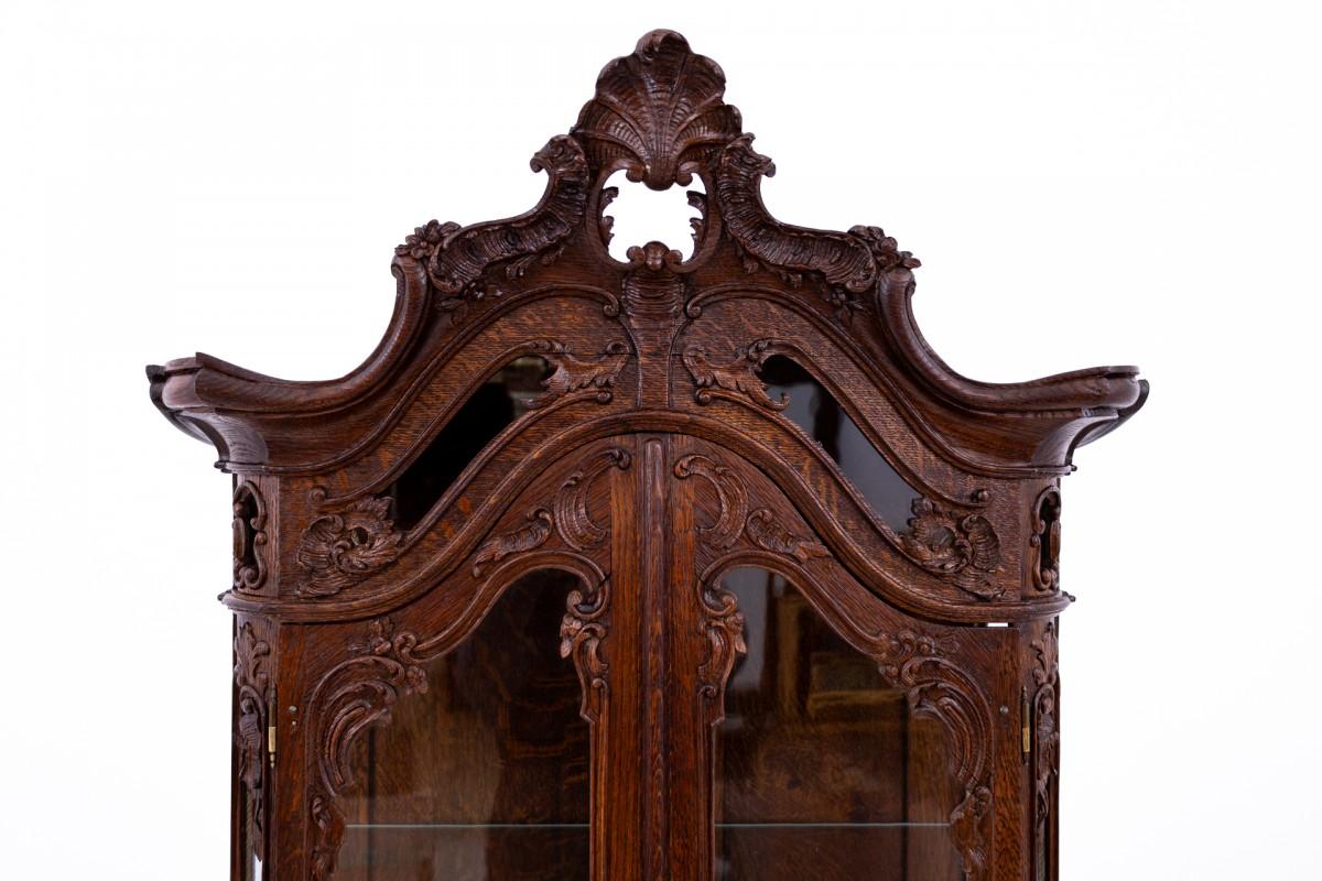 Walnut Display case, France, around 1880. After renovation. For Sale