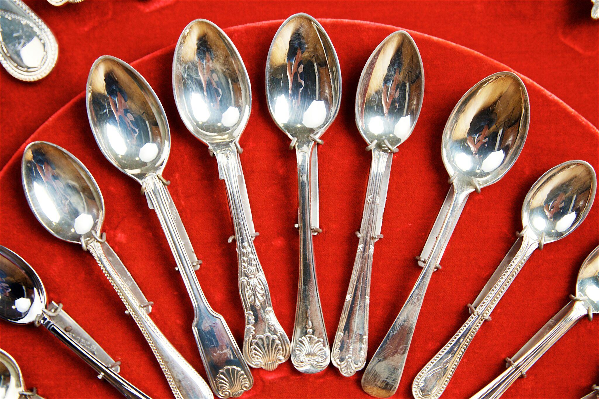 Display of Silver Plated Cutlery by Romney In Good Condition For Sale In Stratford upon Avon, GB