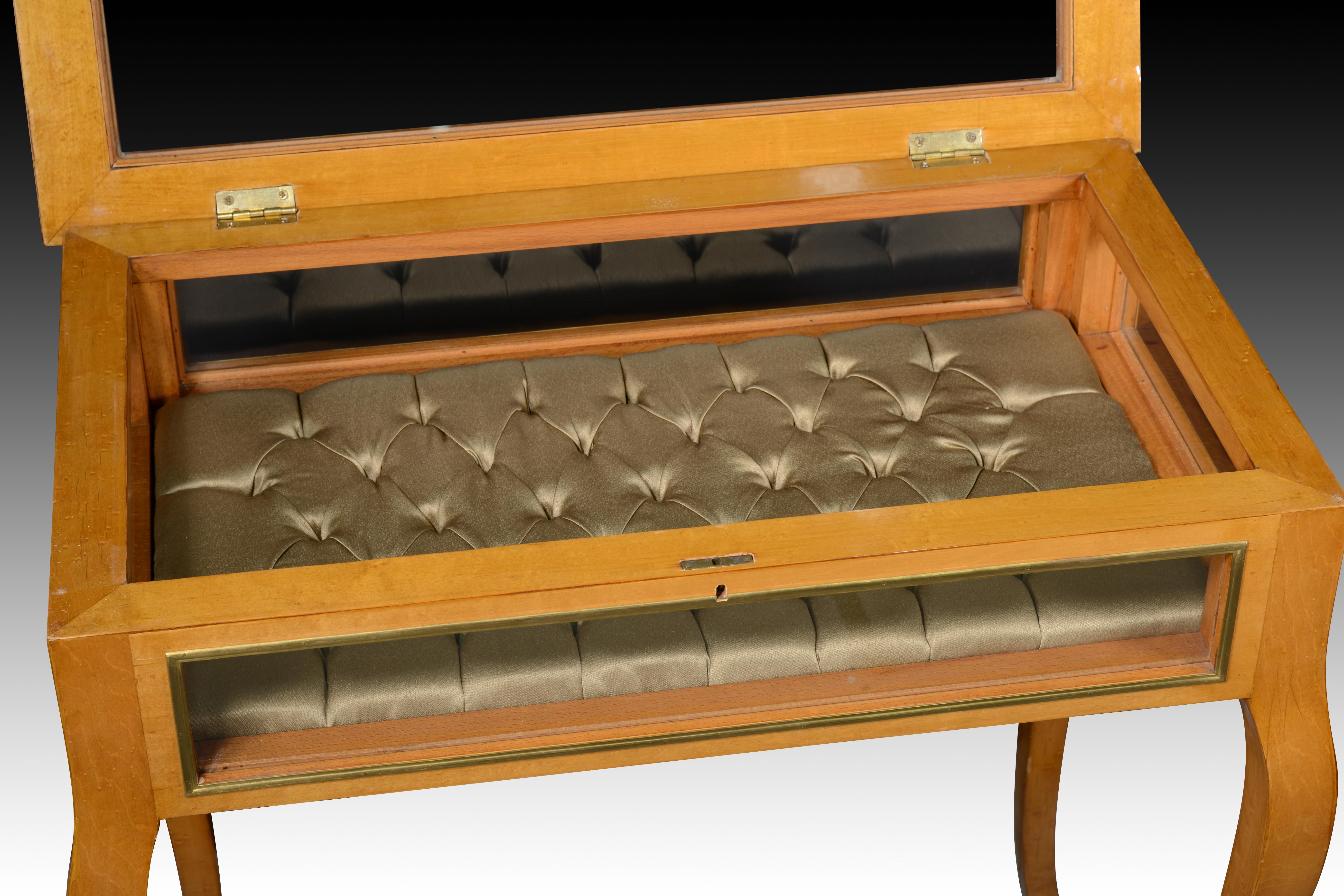 20th Century Display table in lemon-coloured wood. For Sale
