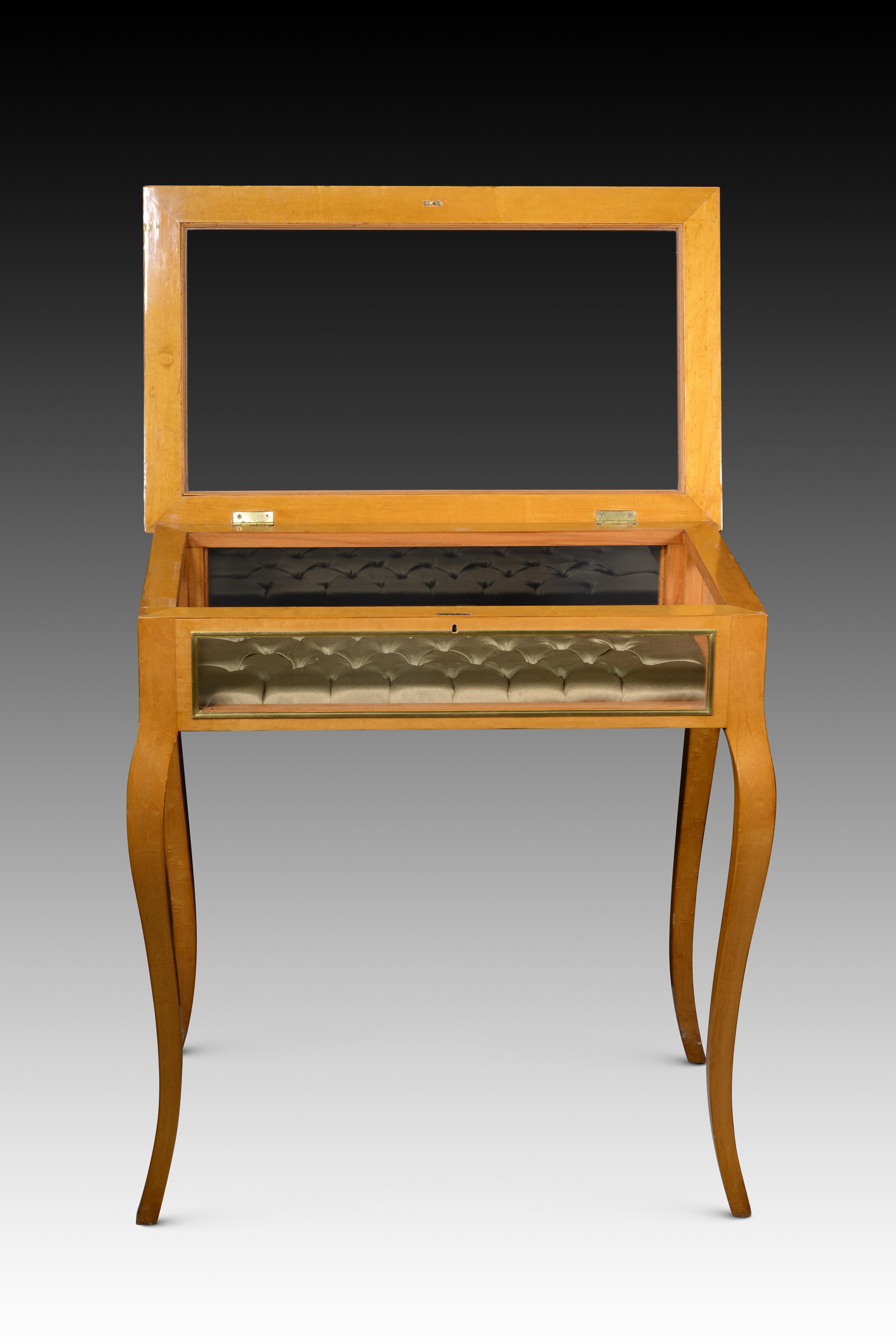 Other Display table in lemon-coloured wood. For Sale