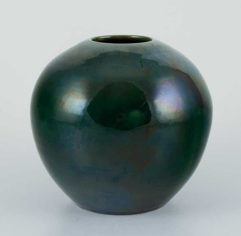 Dissing Ceramics, Dänemark. Einzigartige Keramikvase mit glänzender grüner Glasur.  (Moderne) im Angebot