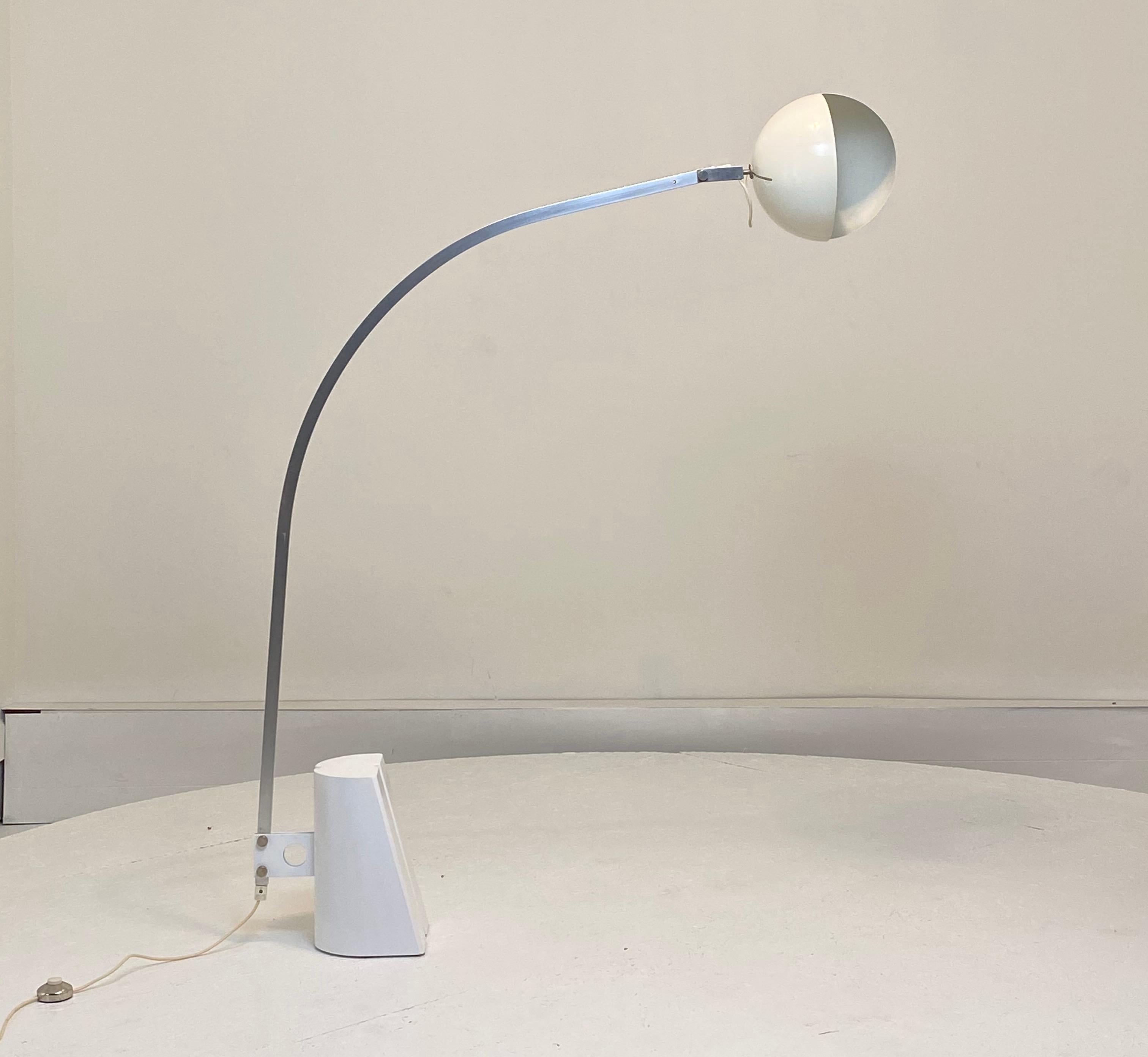 Distinct Floor Lamp by Ill-form Italy 1