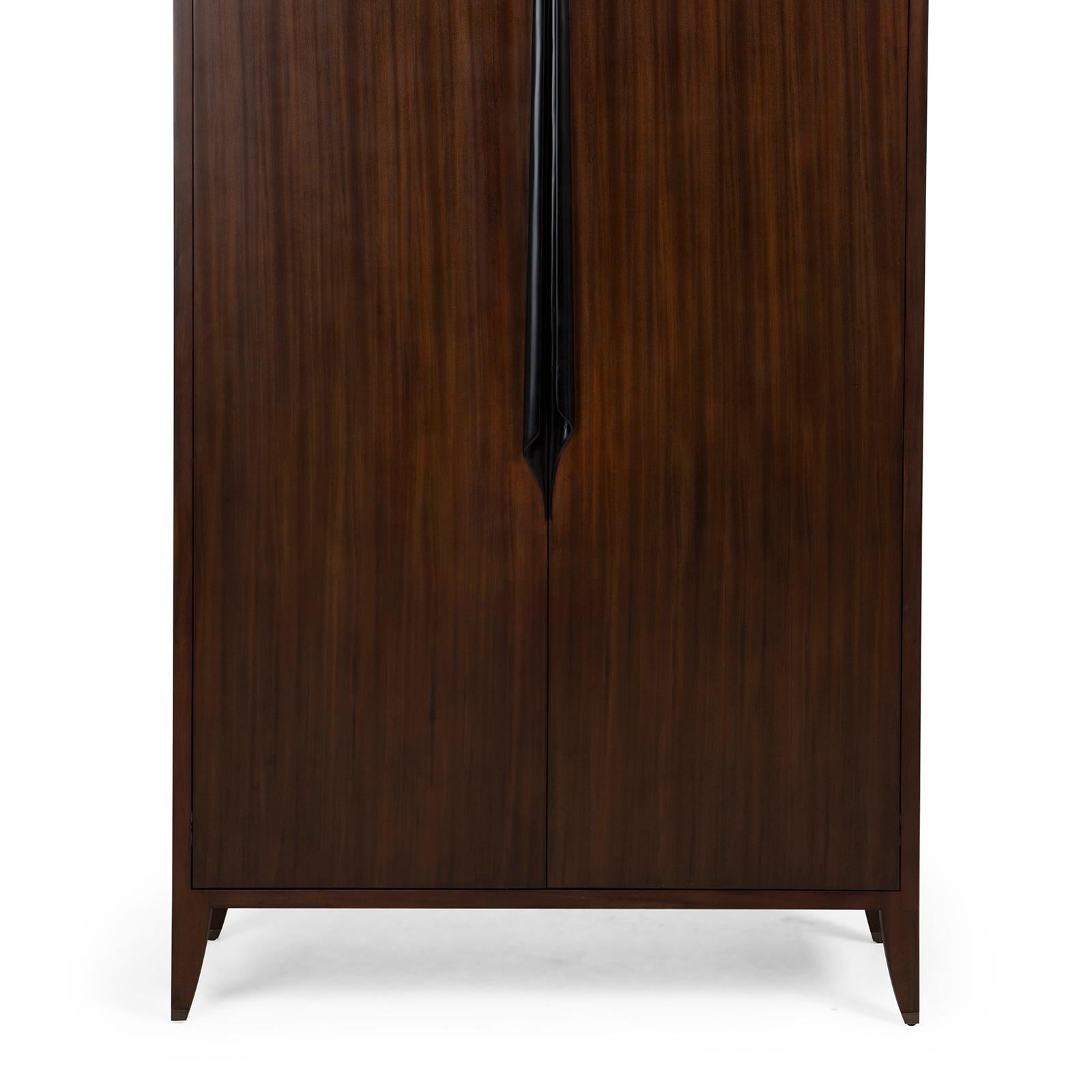 Distinto Armario Grande de Madera de Caoba en Excelente estado para la venta en Paris, FR