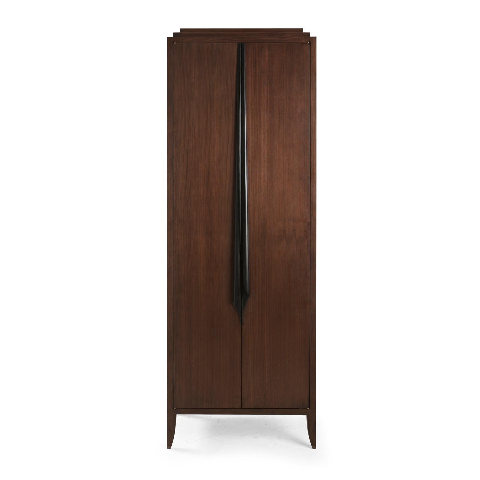 Cabinet Distinct Medium with all structure made in
solid mahogany wood. With three shelves and two
drawers. With two hand-carved wood handles.
Also available in Cabinet Large Distinct cabinet.