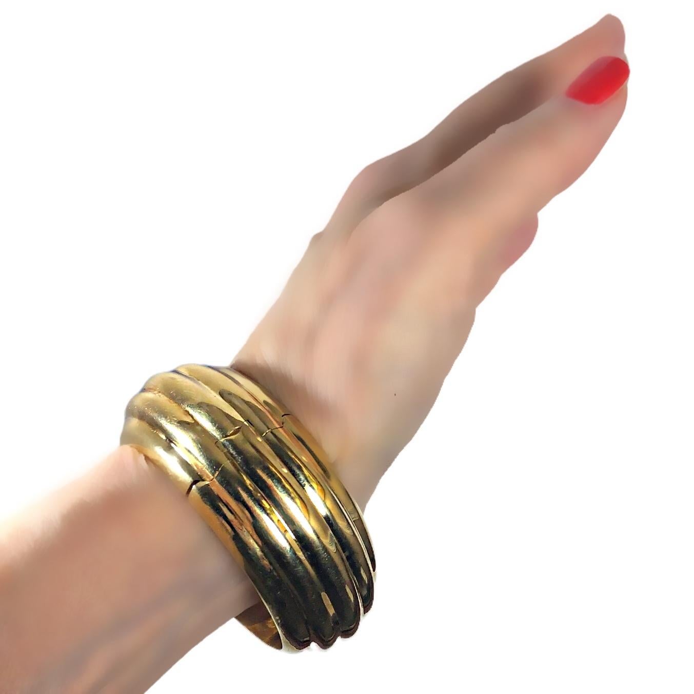 Distinctive 18k Yellow Gold Fluted Bombe Cuff Bracelet 4