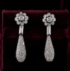 Distinctive Art Deco 4.20 Carat Diamond Platinum Floret Drop Earrings
