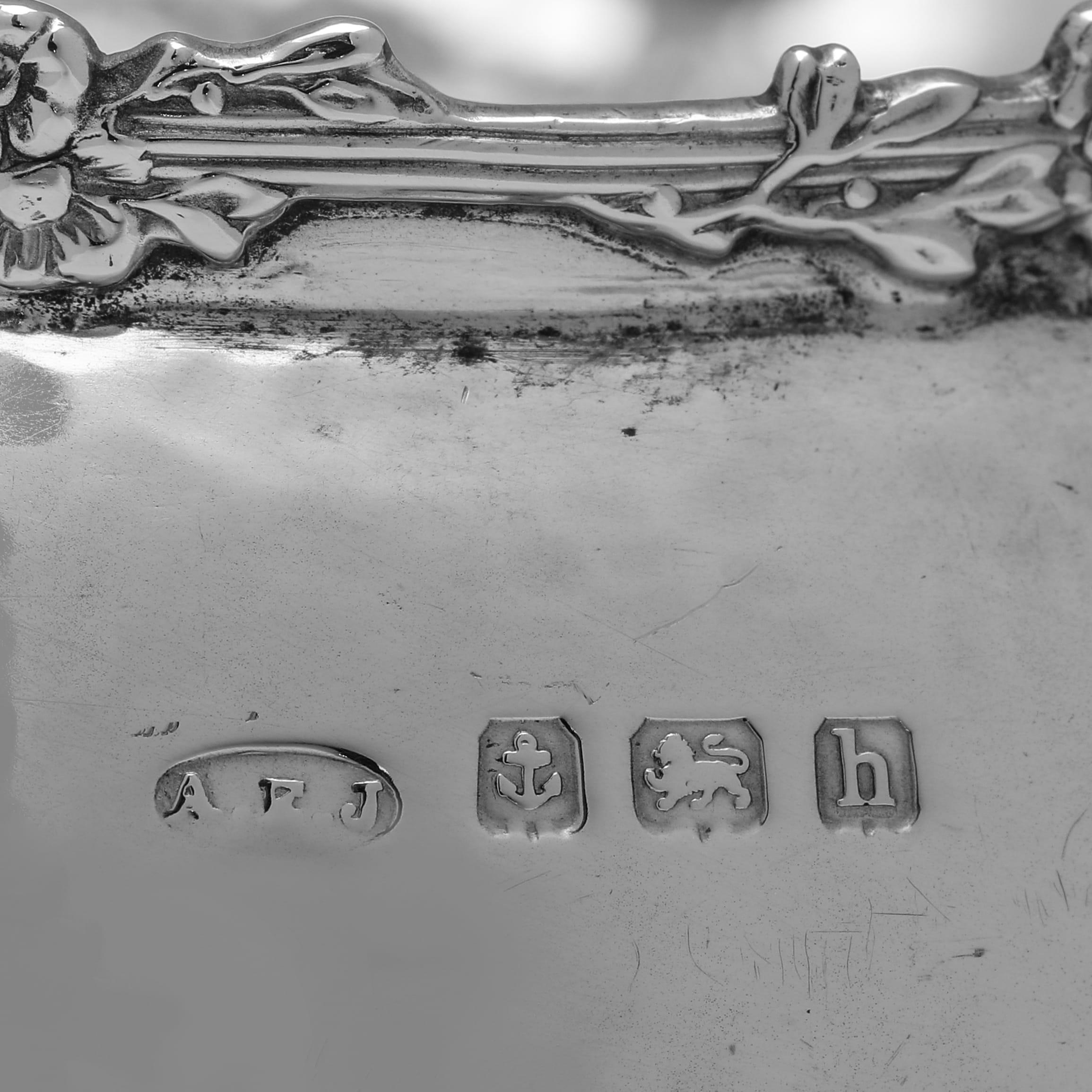 Inizio XX secolo Ciotola d'argento Arts & Crafts di A.E. Jones con tondi in ceramica Ruskin Pottery in vendita