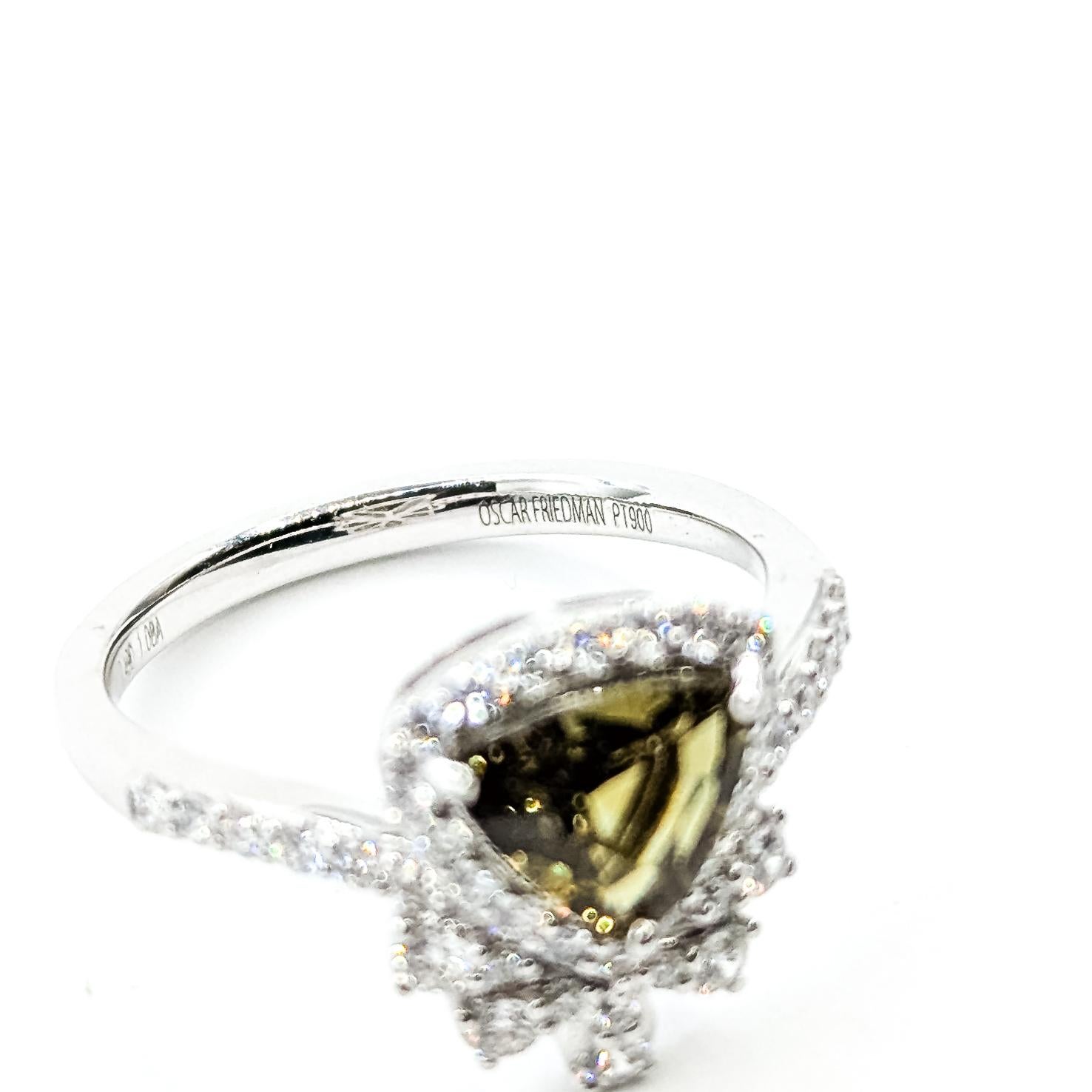 Anello aureola con alessandrite e diamante in platino dal colore diverso in vendita 1