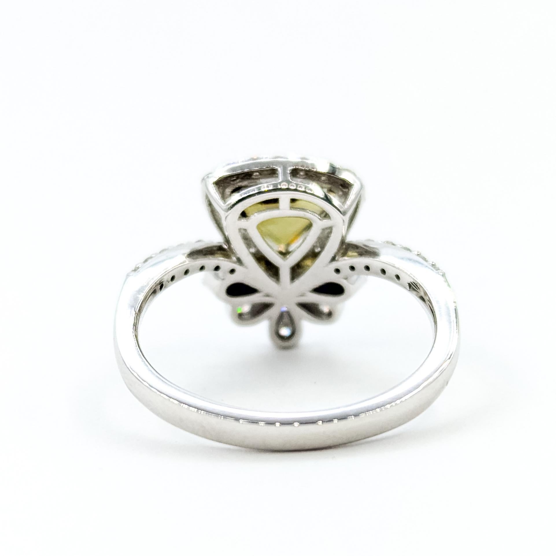 Anello aureola con alessandrite e diamante in platino dal colore diverso in vendita 3