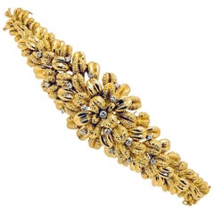 Distinctive Diamond Bracelet 18 Karat, 1950s