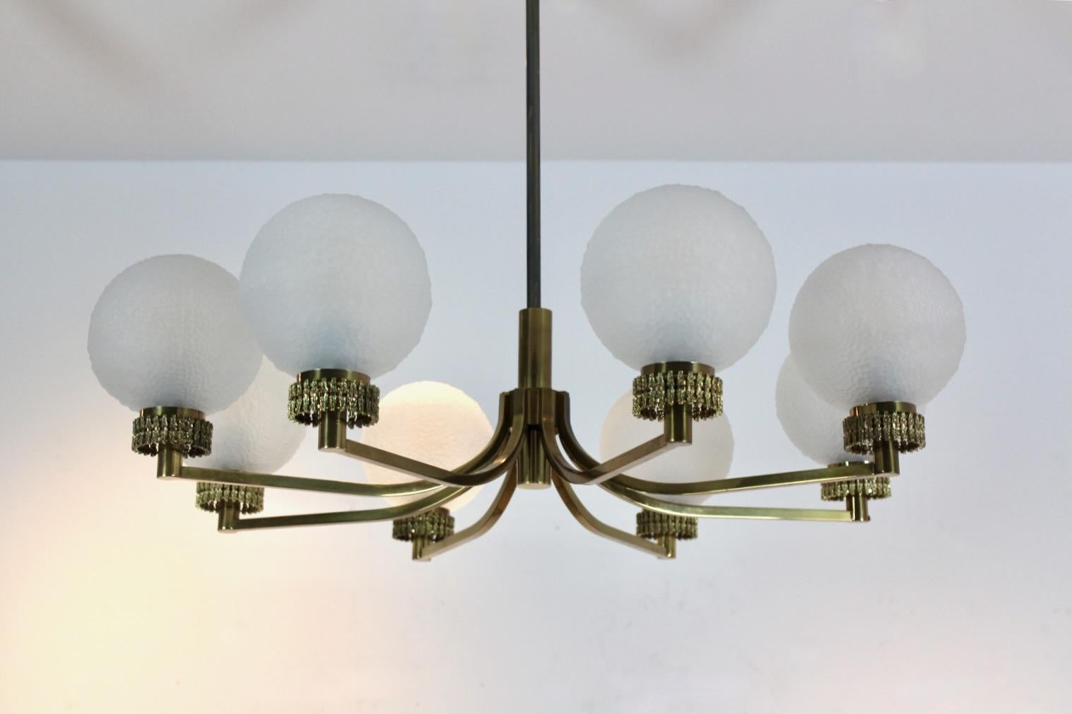 Distinctive French Brass and Frozen Glass Chandelier In Good Condition For Sale In Voorburg, NL