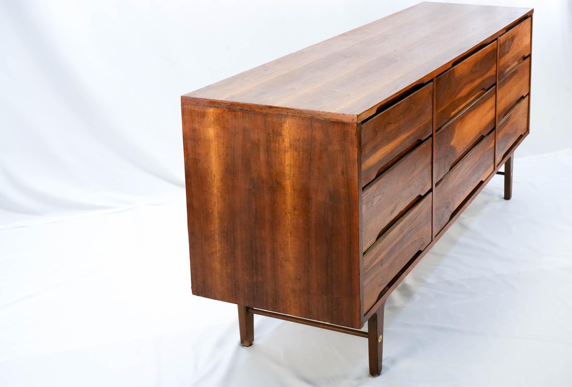 Distinctive Furniture By Stanley vintage 9 cajones Lowboy en venta 3