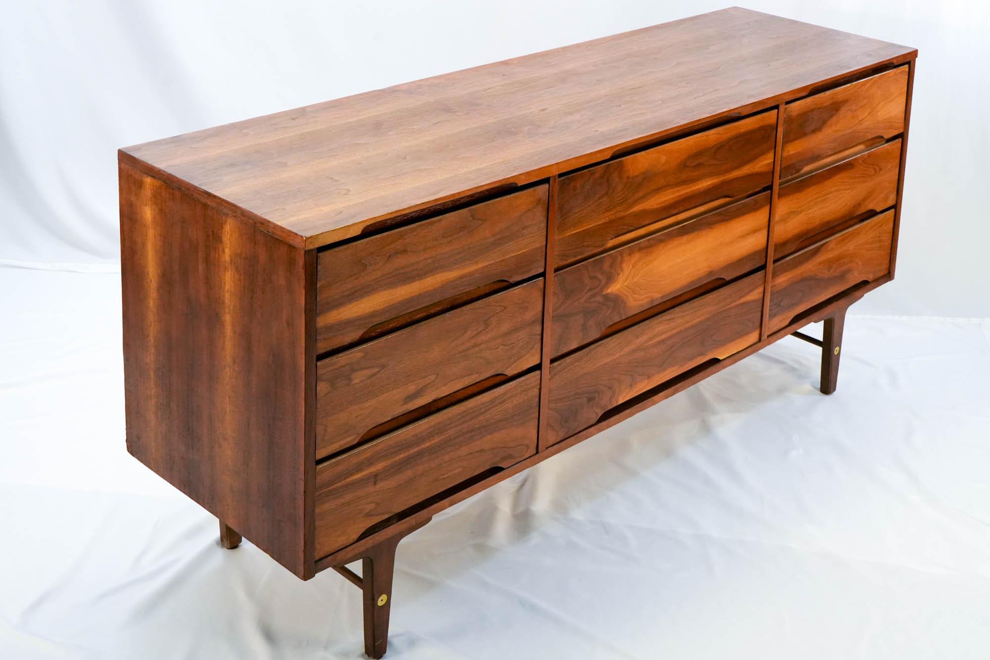 Distinctive Furniture By Stanley vintage 9 cajones Lowboy en venta 5