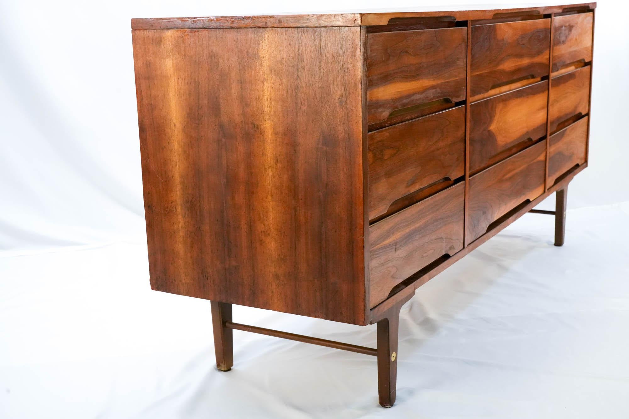Distinctive Furniture By Stanley vintage 9 cajones Lowboy en venta 6
