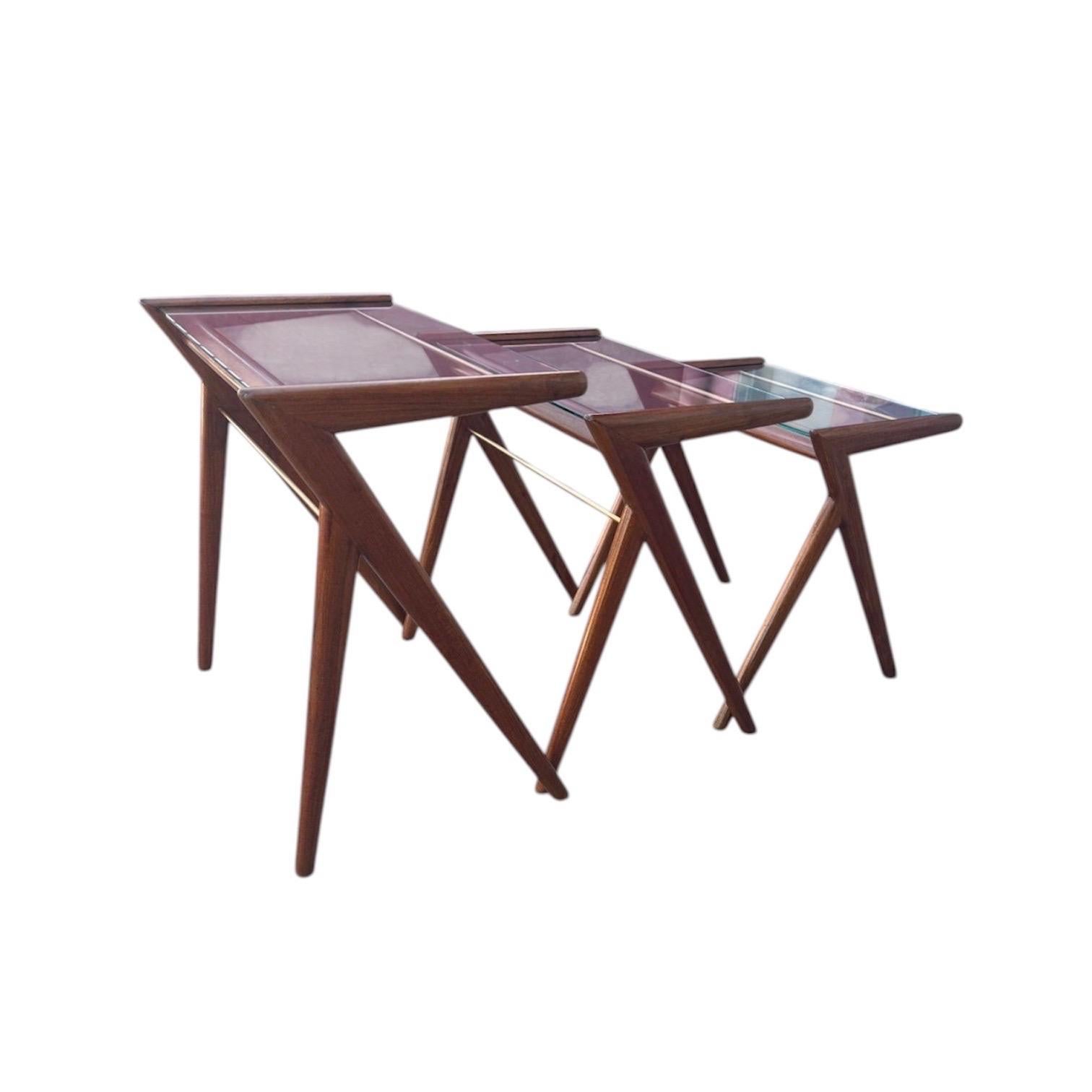 Distinctive Mid-Century Modern Nesting Tables Glass Tops and Z-Leg c. 1960s For Sale 3