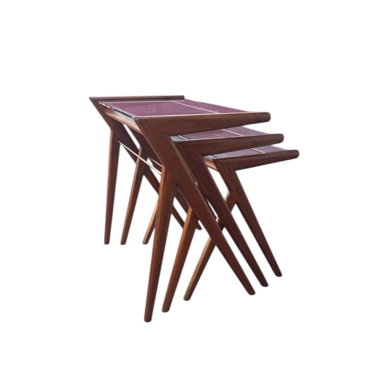 Distinctive Mid-Century Modern Nesting Tables Glass Tops and Z-Leg c. 1960s For Sale 6