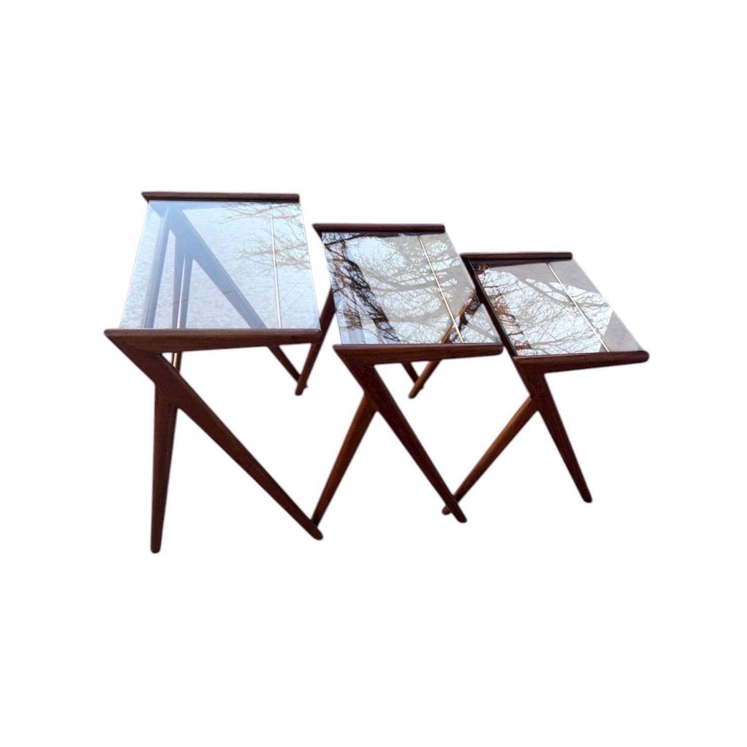 Argentine Distinctive Mid-Century Modern Nesting Tables Glass Tops and Z-Leg c. 1960s For Sale