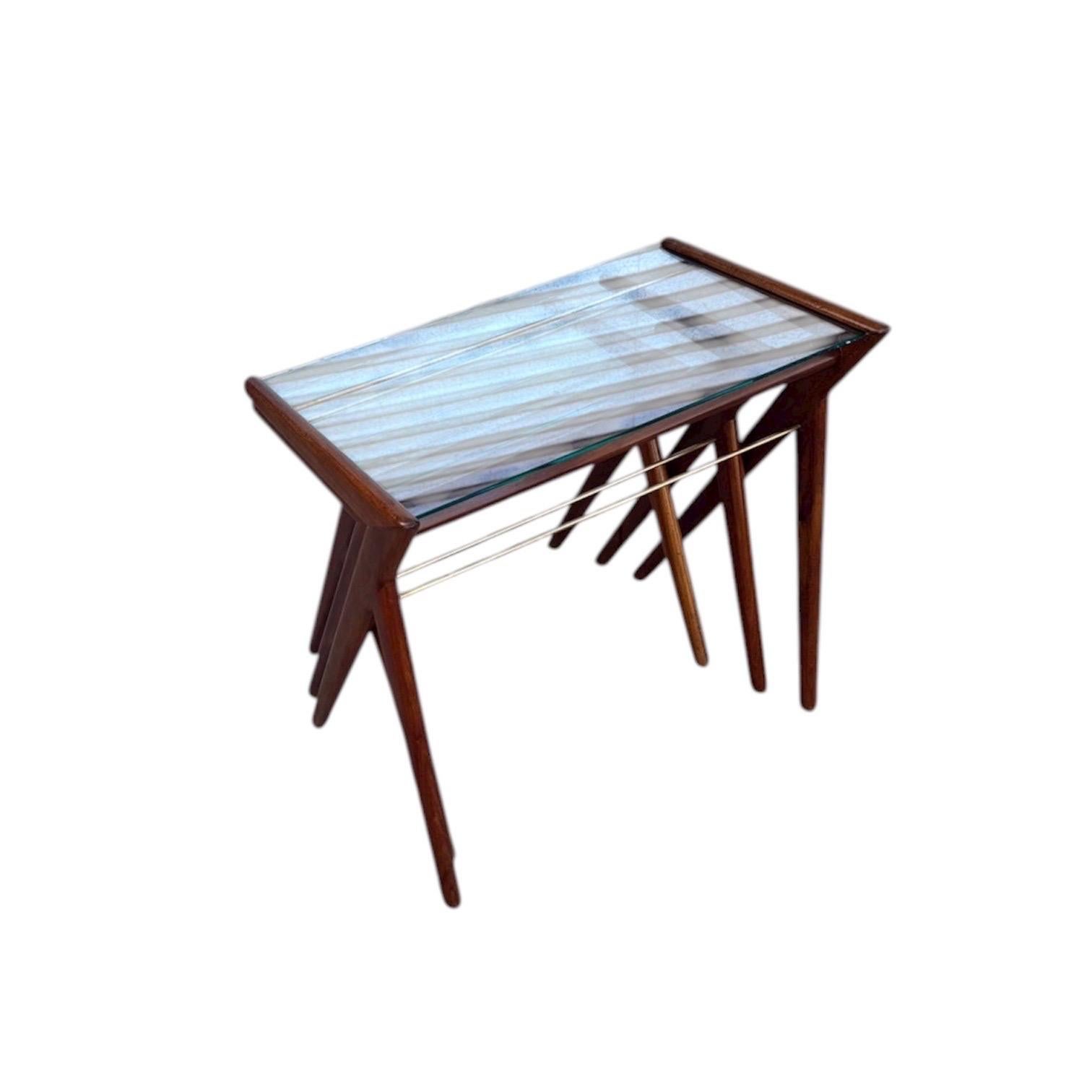 Distinctive Mid-Century Modern Nesting Tables Glass Tops and Z-Leg c. 1960s For Sale 2