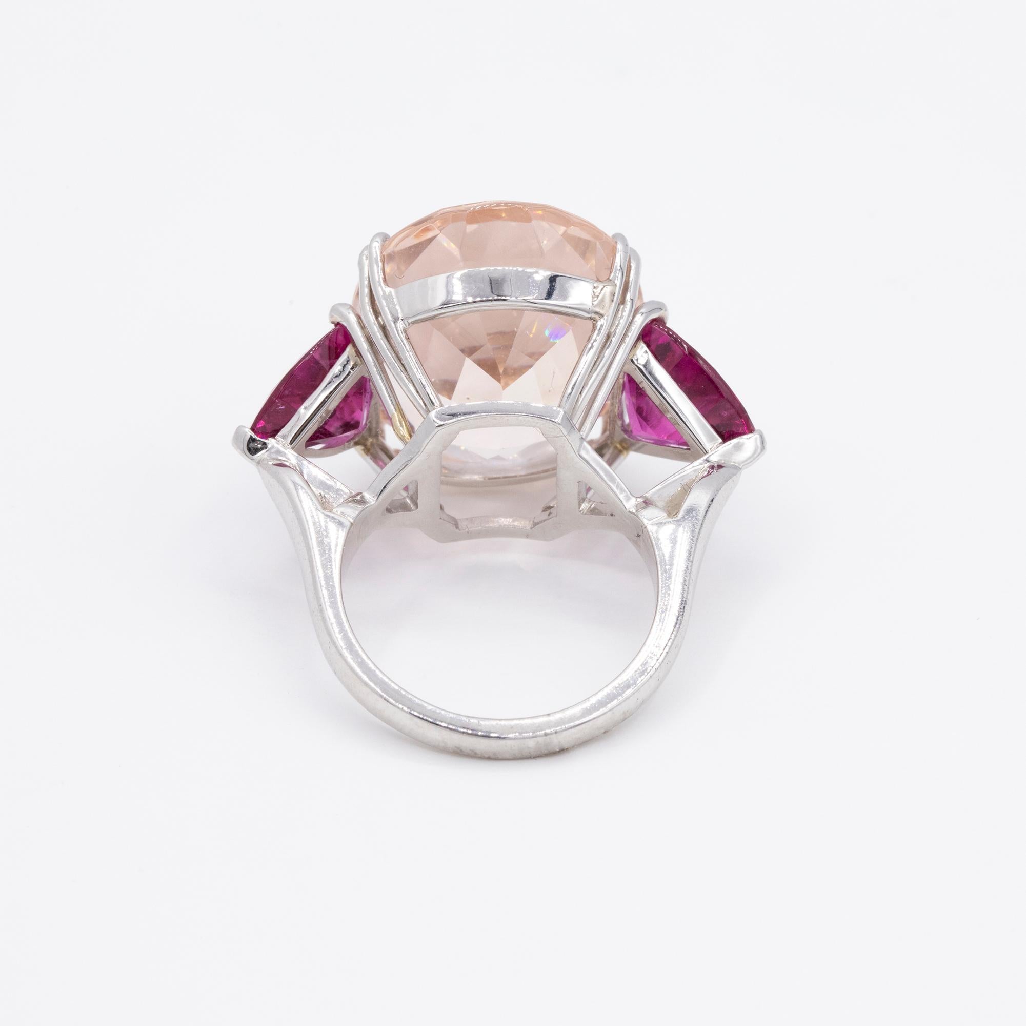 Distinctive Morganite Tourmaline Gold Ring In New Condition For Sale In Princeton, NJ