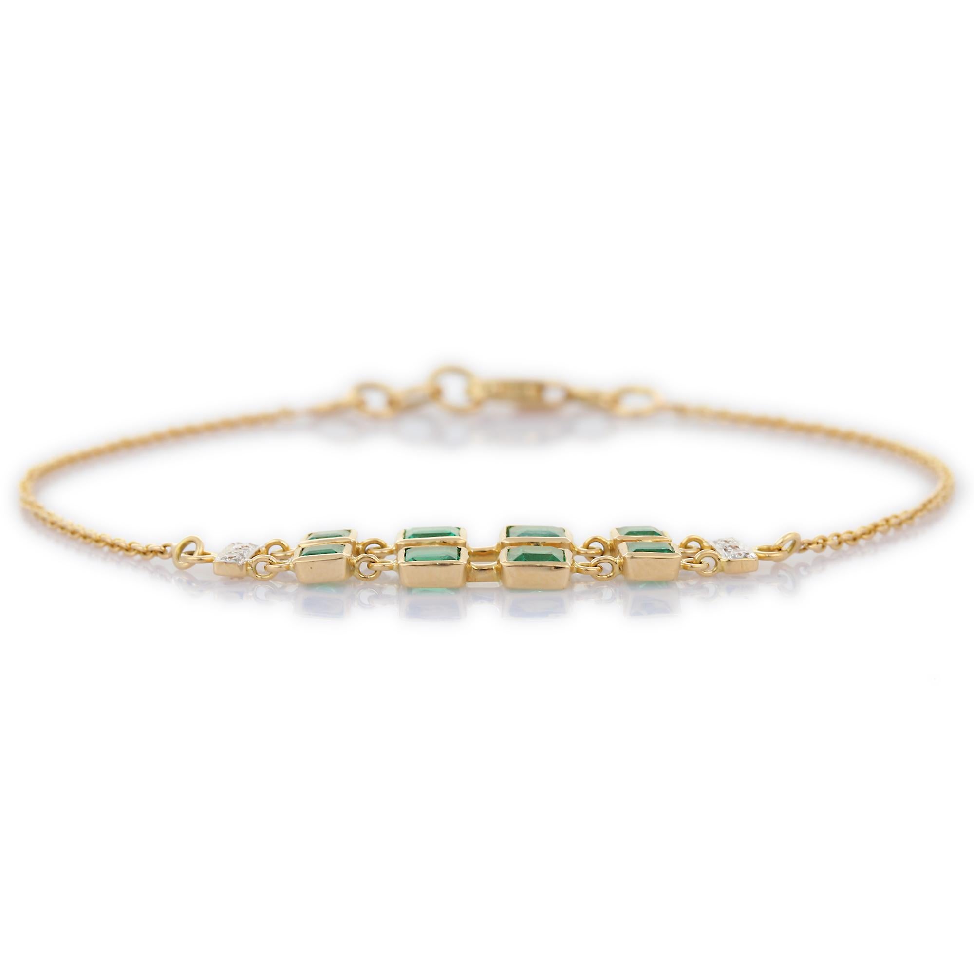Markantes Smaragd- und Diamantarmband mit quadratischem Schliff aus 18 Karat Gelbgold (Carréeschliff) im Angebot