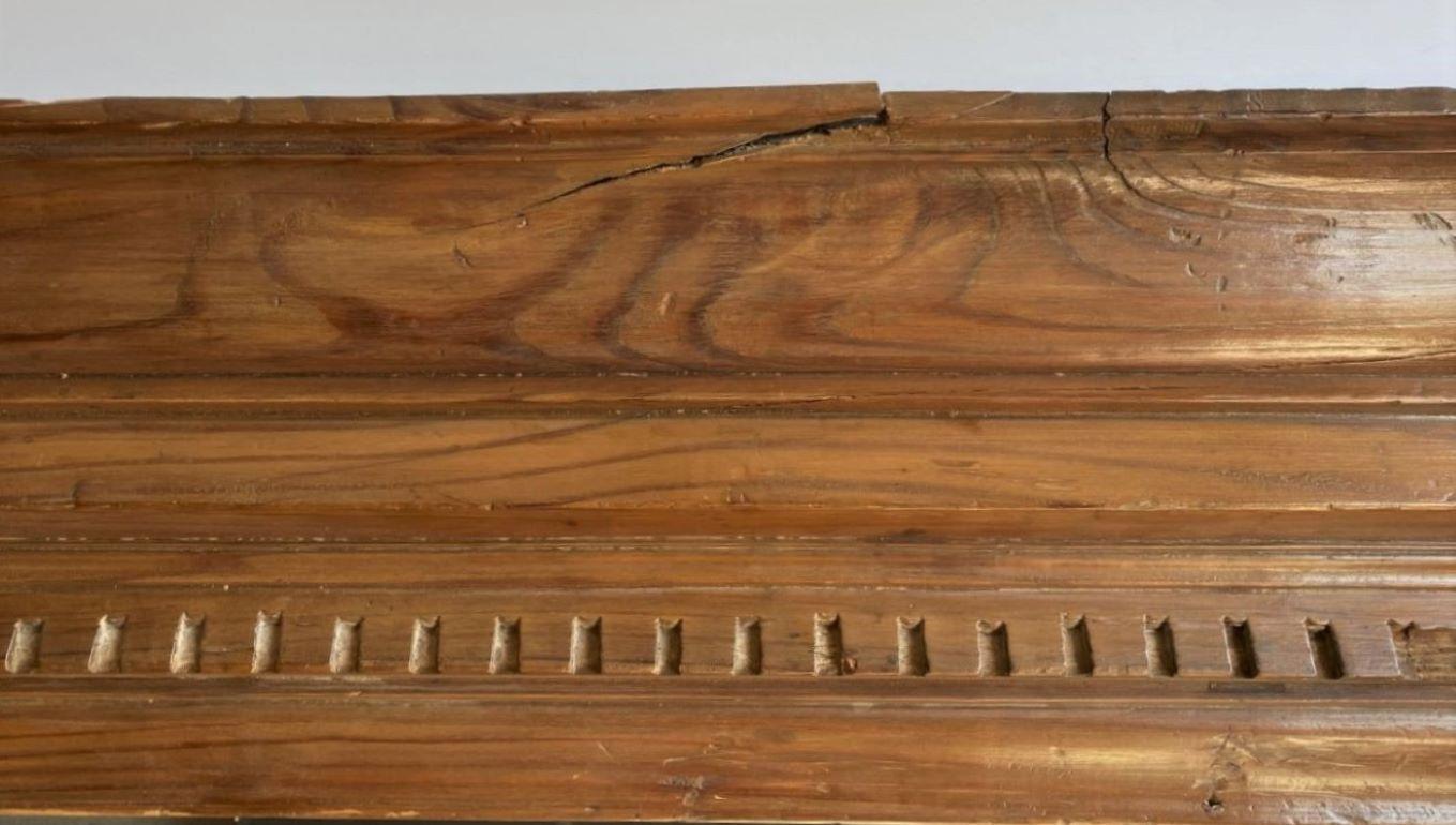 Distinguish 18th Century English Knotty Pine Panel Room For Sale 4