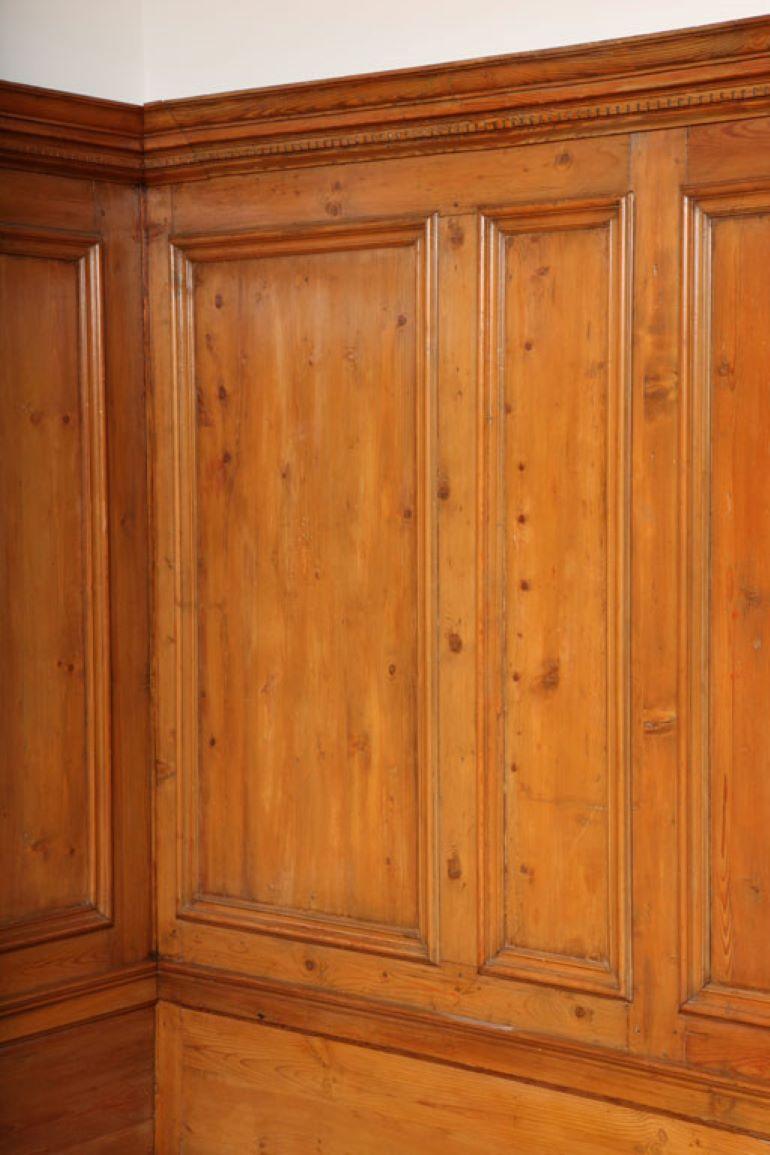 Distinguish 18th Century English Knotty Pine Panel Room For Sale 1