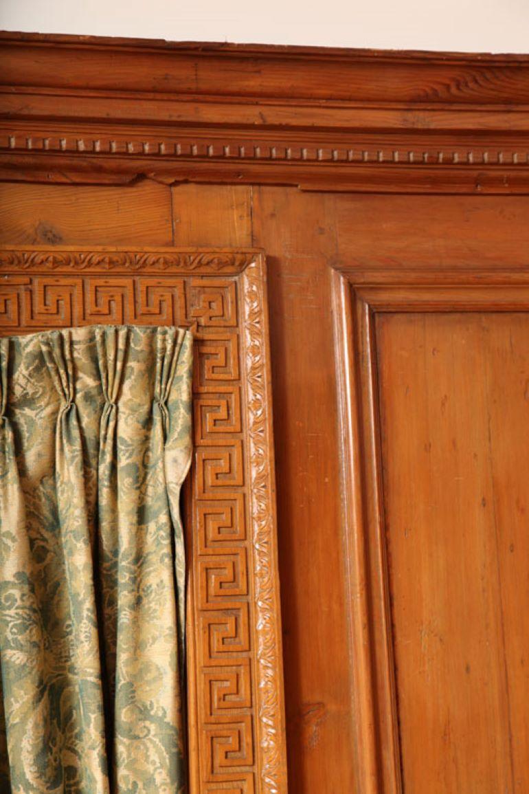 Distinguish 18th Century English Knotty Pine Panel Room For Sale 2