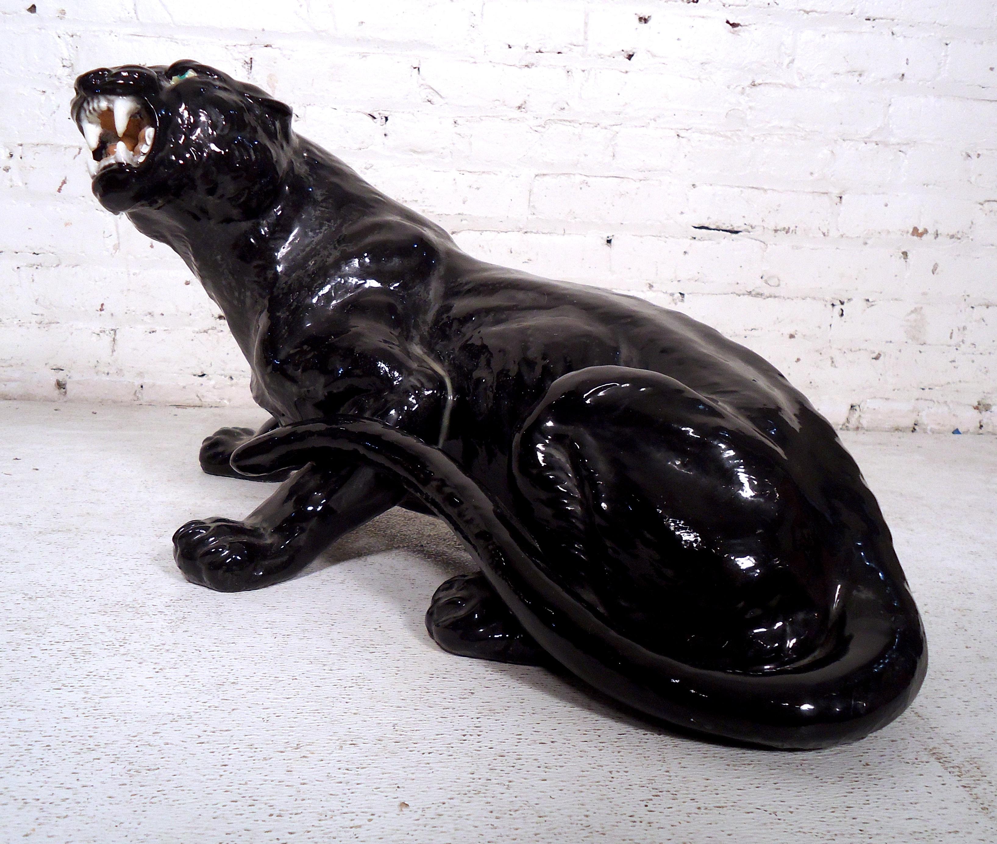Statue de panthère en porcelaine distinguée Bon état à Brooklyn, NY