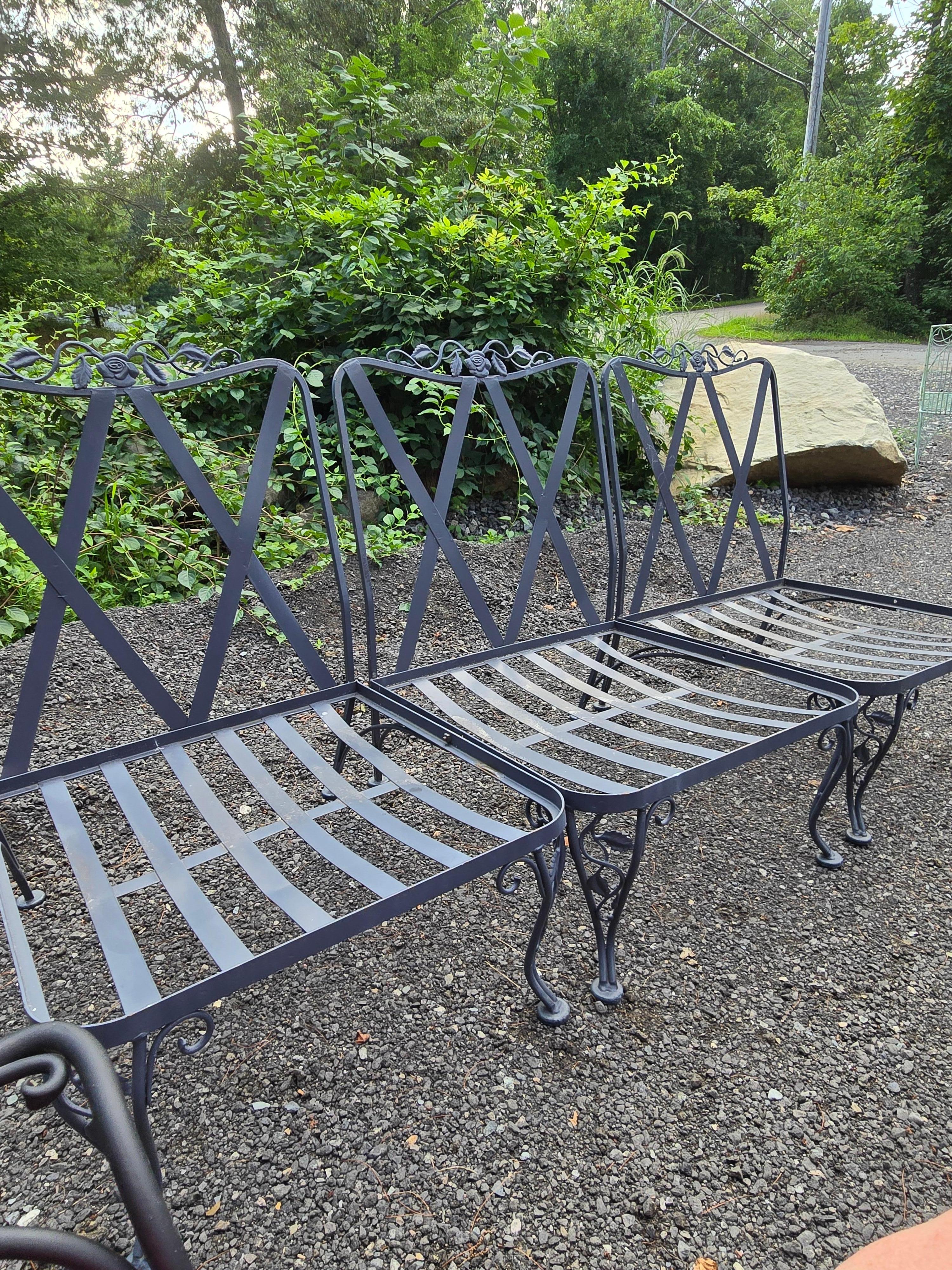 Vintage Woodard Wrought Iron Patio Set In Good Condition For Sale In Cumberland, RI