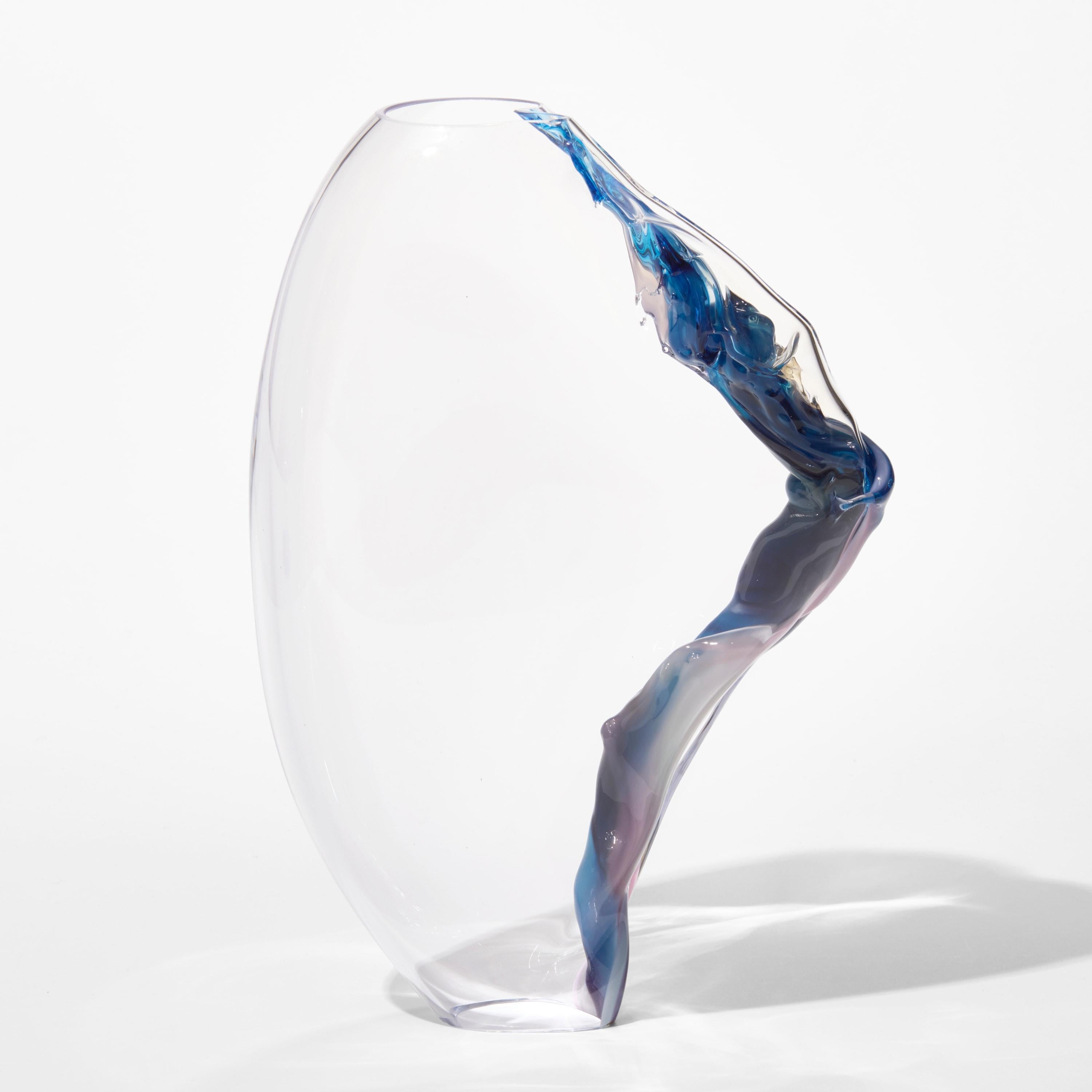 Organico moderno Distortion I, una scultura astratta in vetro viola, blu e trasparente di Emma Baker in vendita
