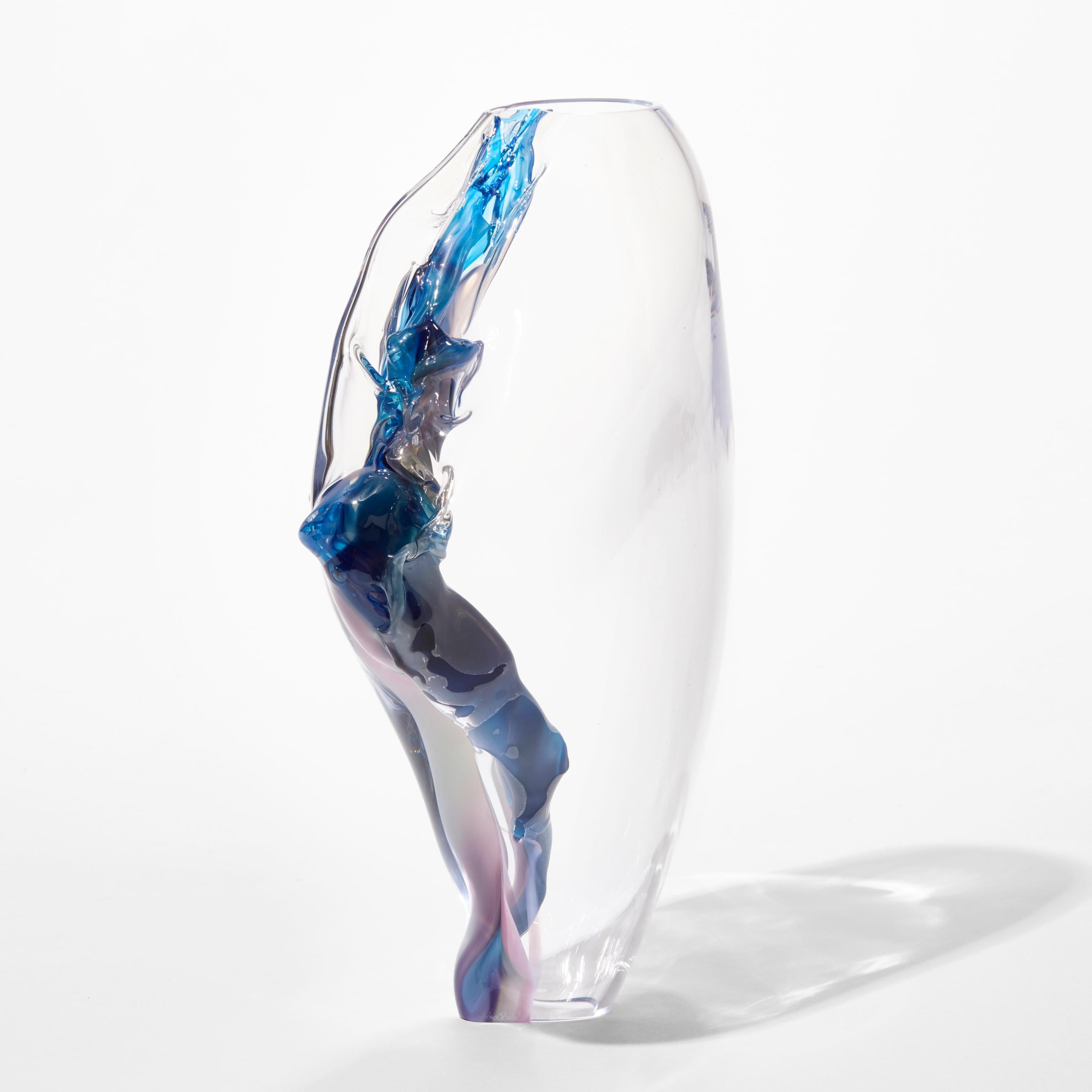 Britannico Distortion I, una scultura astratta in vetro viola, blu e trasparente di Emma Baker in vendita